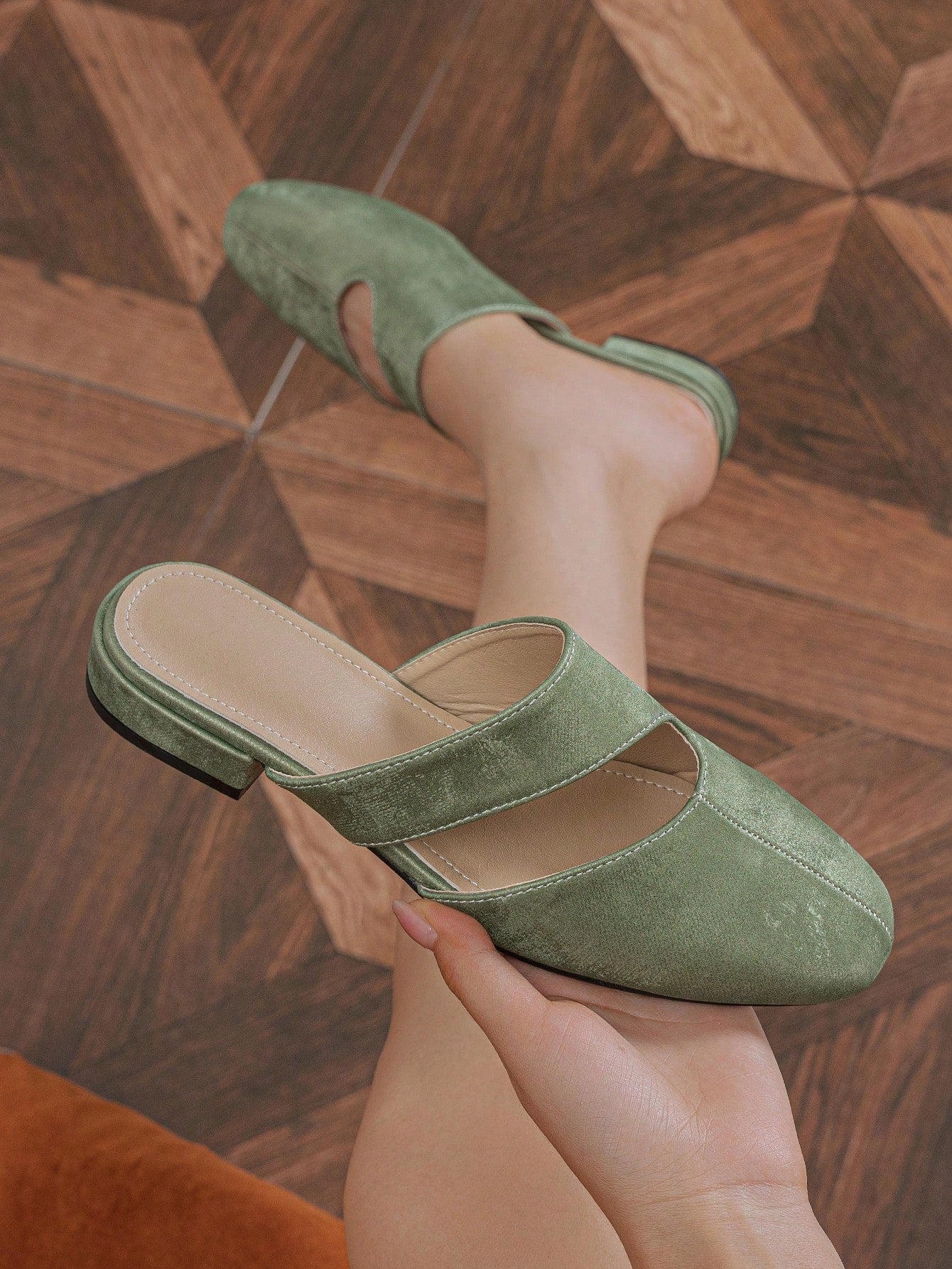 Vintage Style Hollow Out Round Toe Mule Shoes For Women, Low Heel Closed Toe Outdoor Slippers, Green Flat Shoes