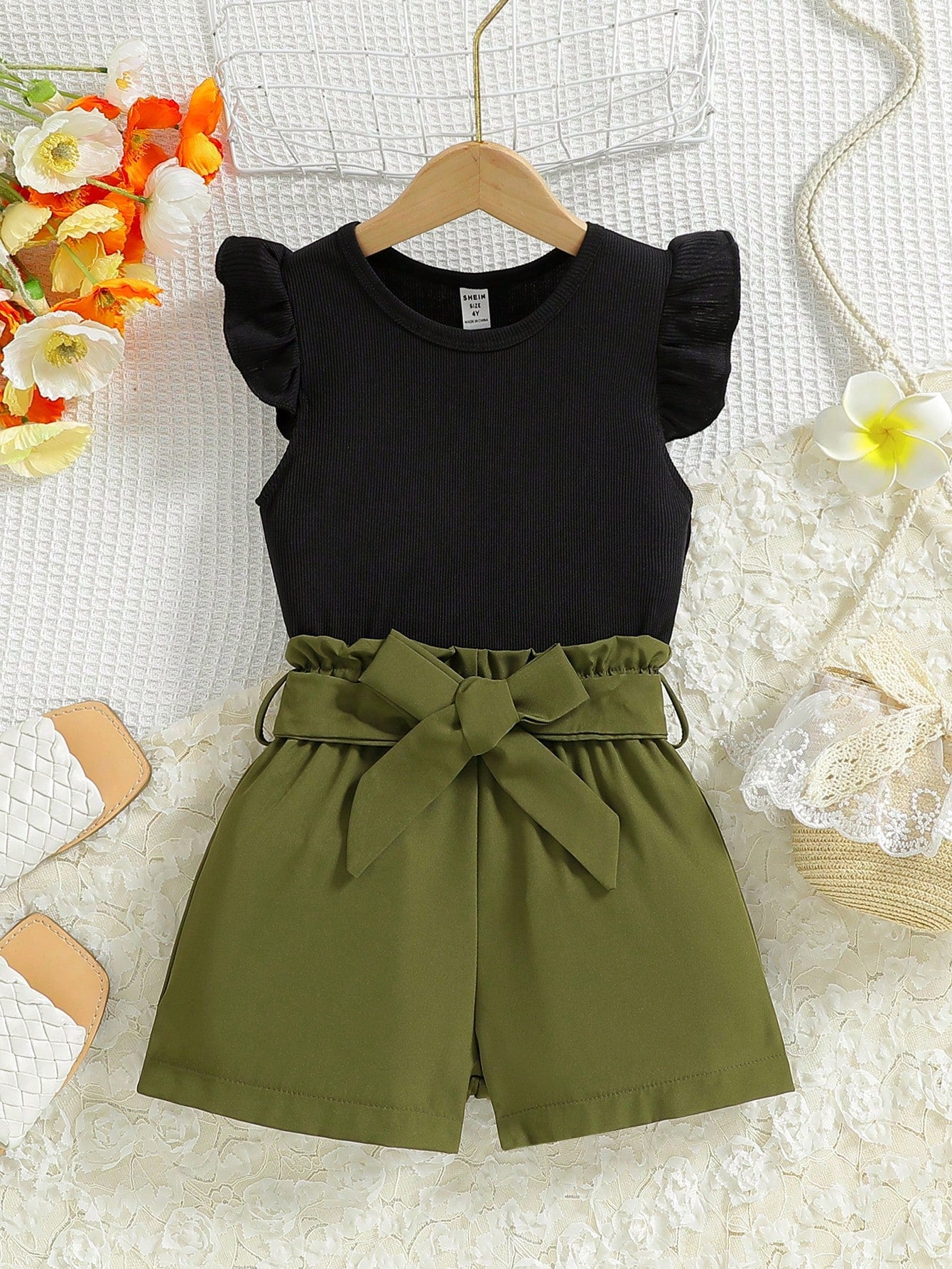 Young Girl Summer Vacation Solid Color Short Sleeve Top And Tropical Print Shorts Outfit