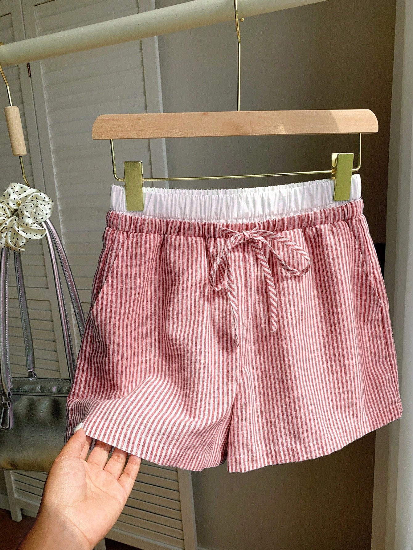 Striped Print Pocket Drawstring Waist Shorts