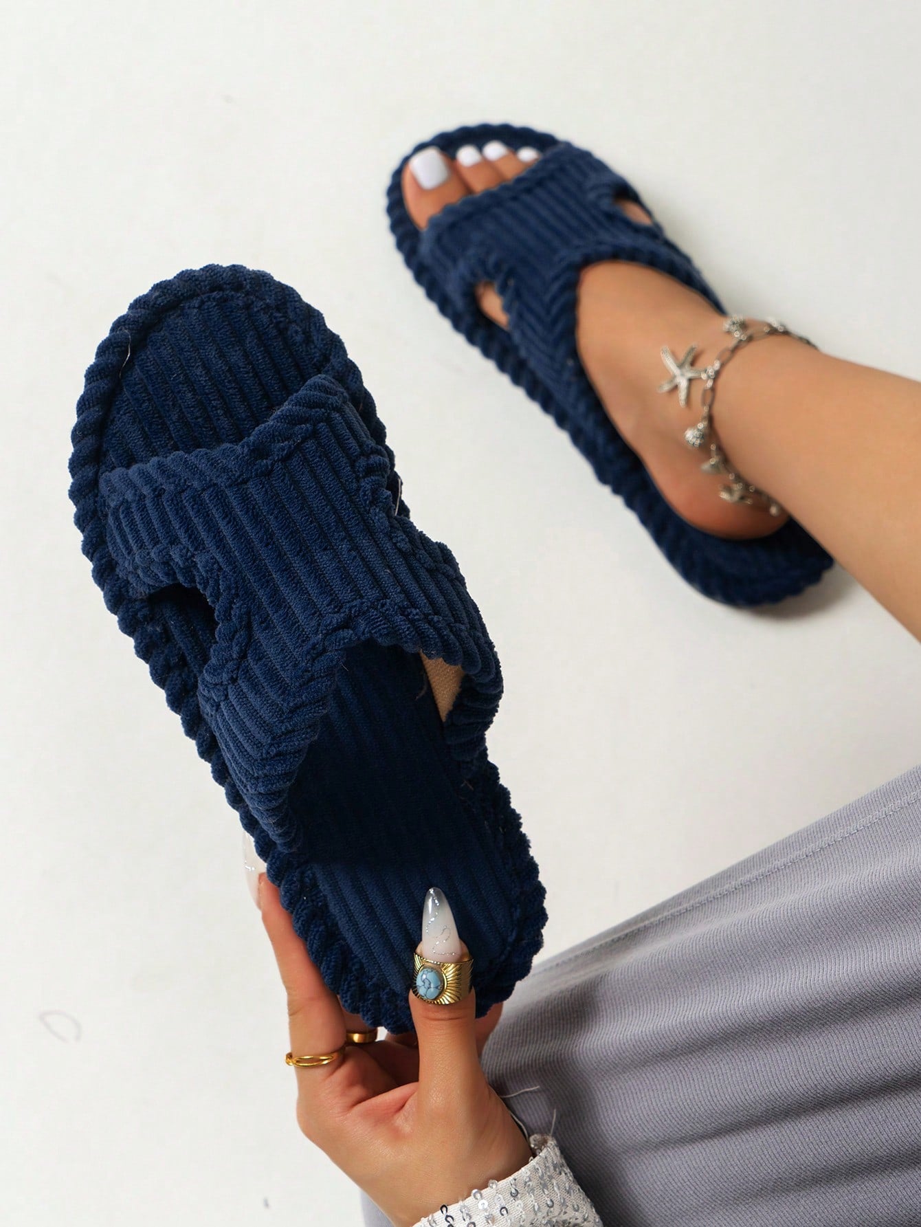 New Soft Plush Indoor Non-Slip Quiet Comfy Slippers