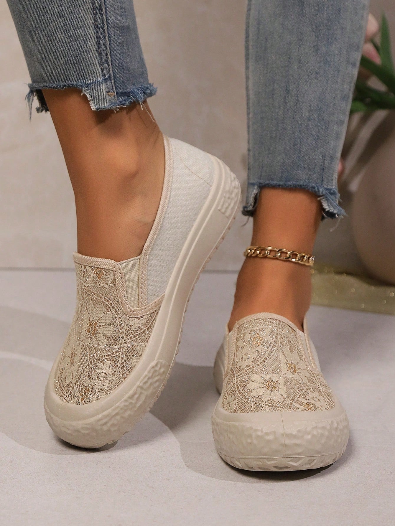 Women's Fashion Versatile Floral Hollow-Out Breathable Platform Slip-On Wedge Shoes