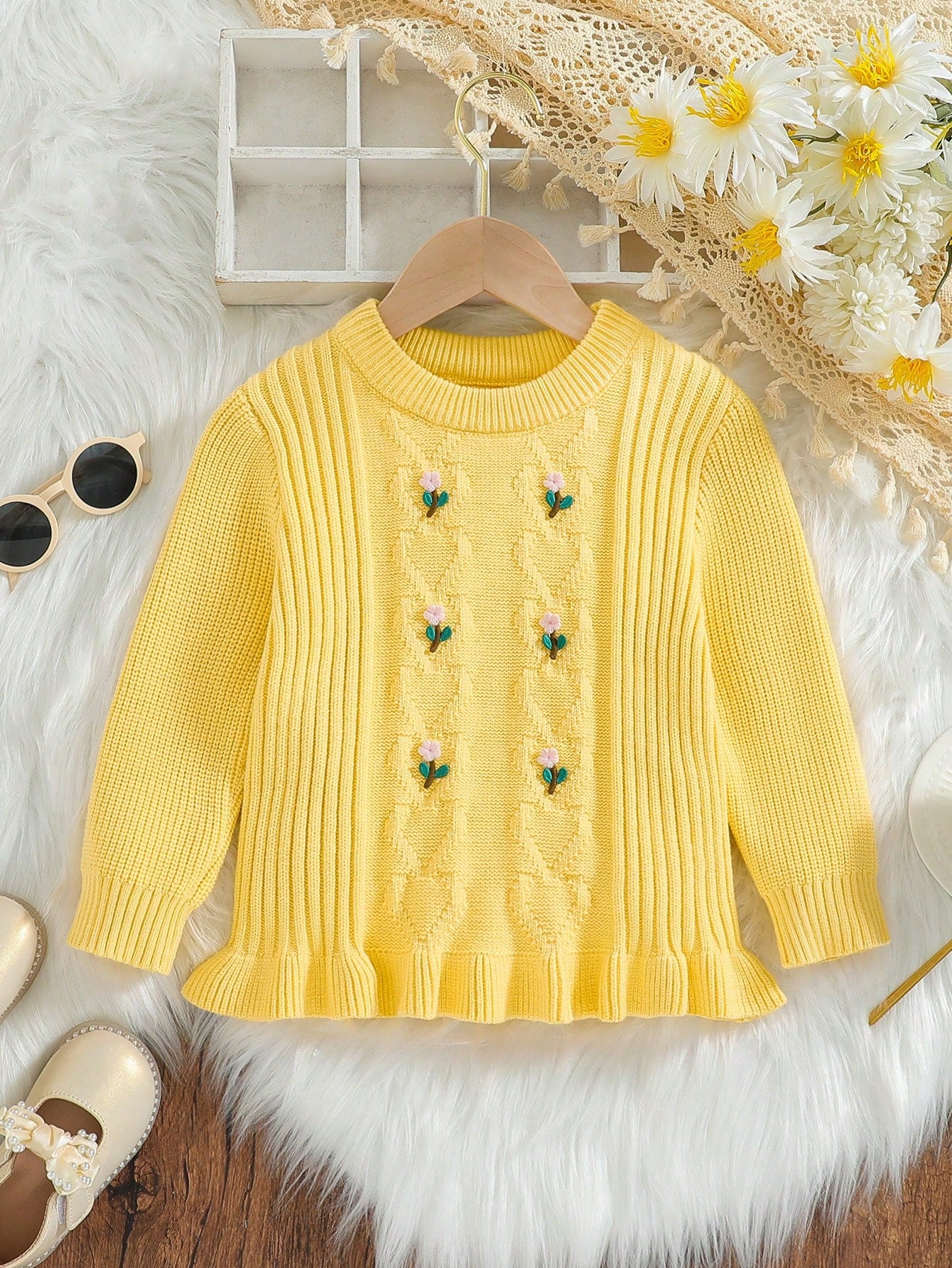 Young Girls' Casual Holiday Style Floral Pattern Sweater With Frill Edge And Crew Neck, Soft And Delicate Countryside Embroidery With Ruffle Trim, Elegant Ladylike Style, Light Yellow Color, Suitable For Wearing With Jackets And Skirts For , Home, School,