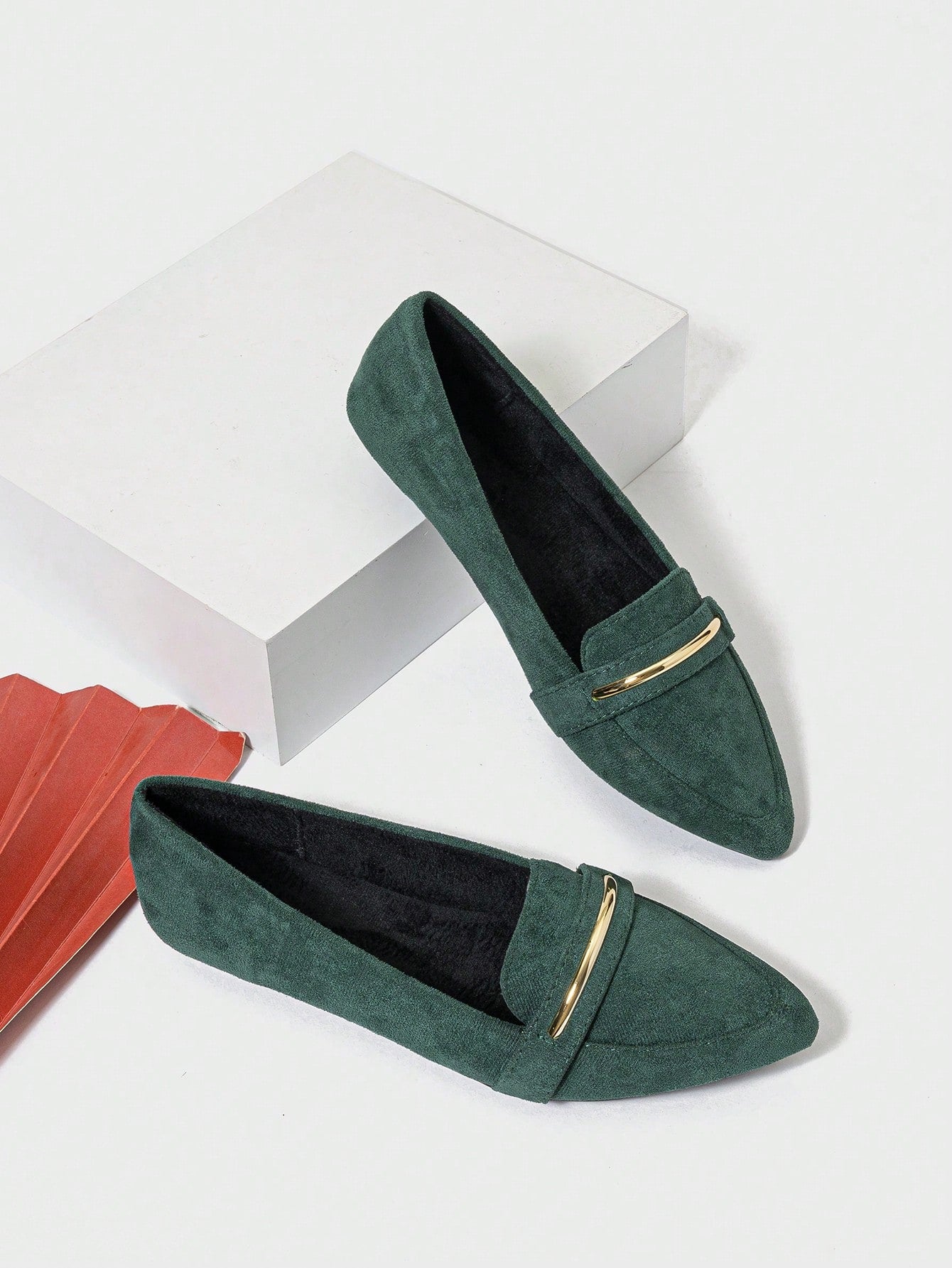 Women Metallic Detail Point Toe Flats, Fashionable Green Faux Suede Loafer Flats For Outdoor