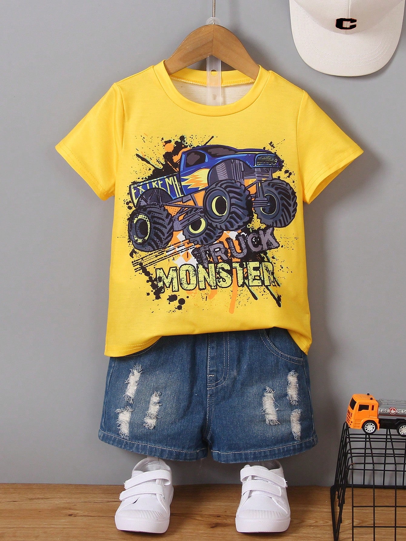 Young Boy's Car & Letter Print T-Shirt