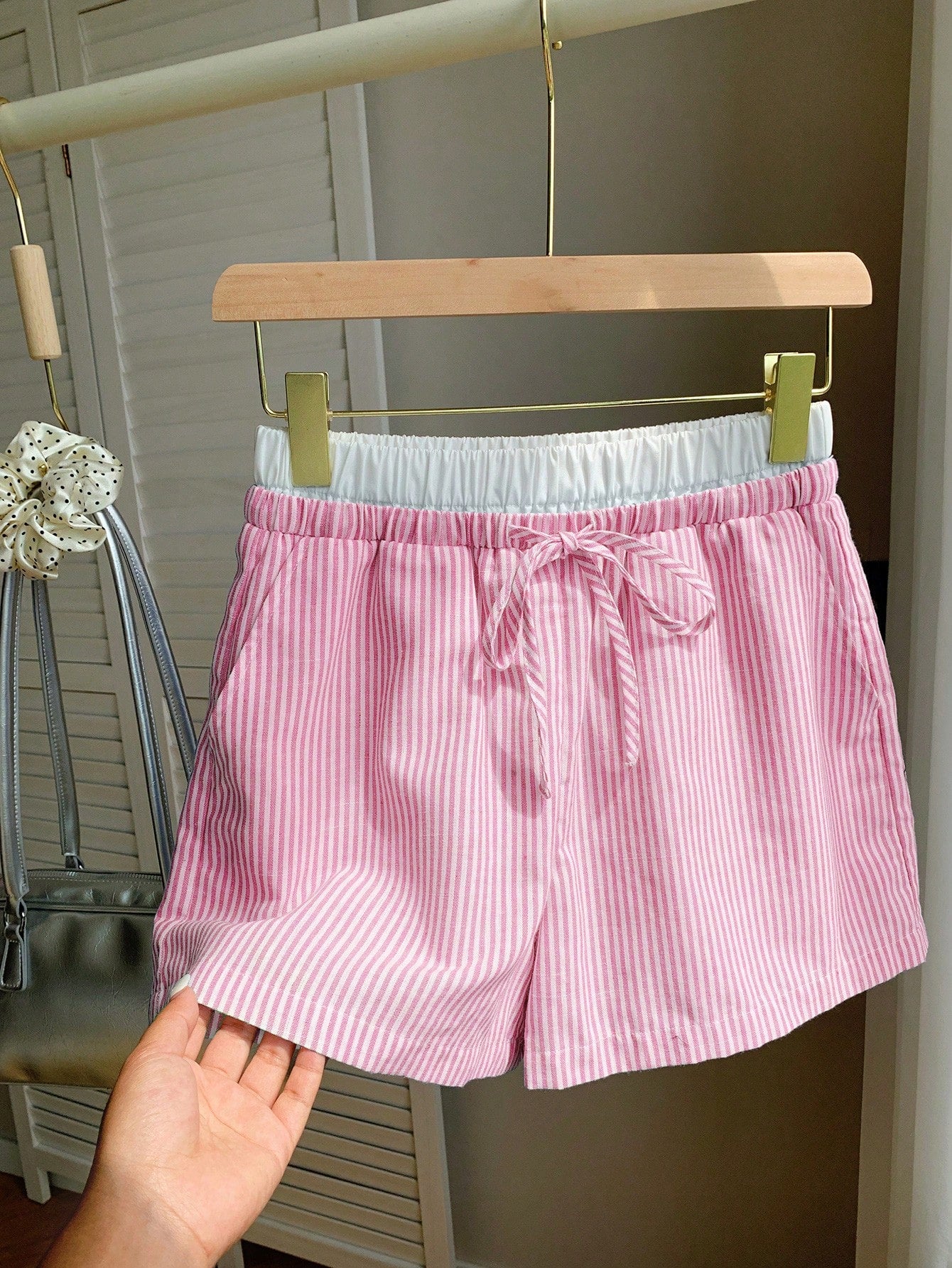 Striped Print Pocket Drawstring Waist Shorts