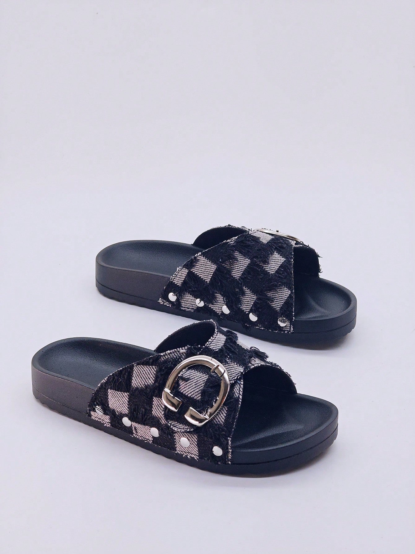 2024 New Black Casual Home & Holiday Women Thick Sole Diamond Slide Slippers Fashionable Platform Lady Flip Flops