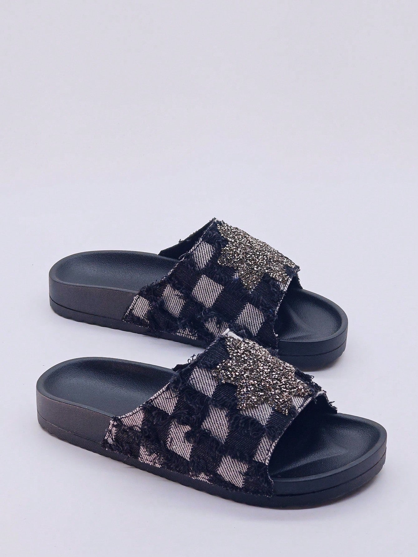 2024 New Black Casual Home & Holiday Women Thick Sole Diamond Slide Slippers Fashionable Platform Lady Flip Flops