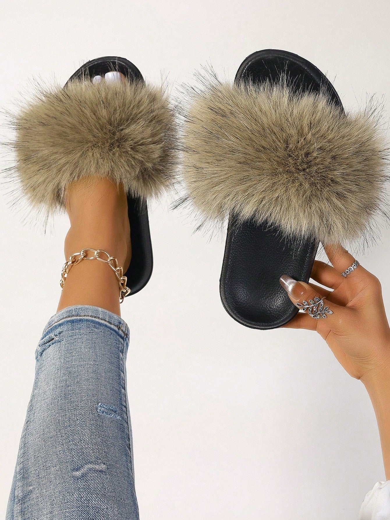 Women Summer Faux Fur Fluffy Flat Sandals, Beach Resort Slippers Gray