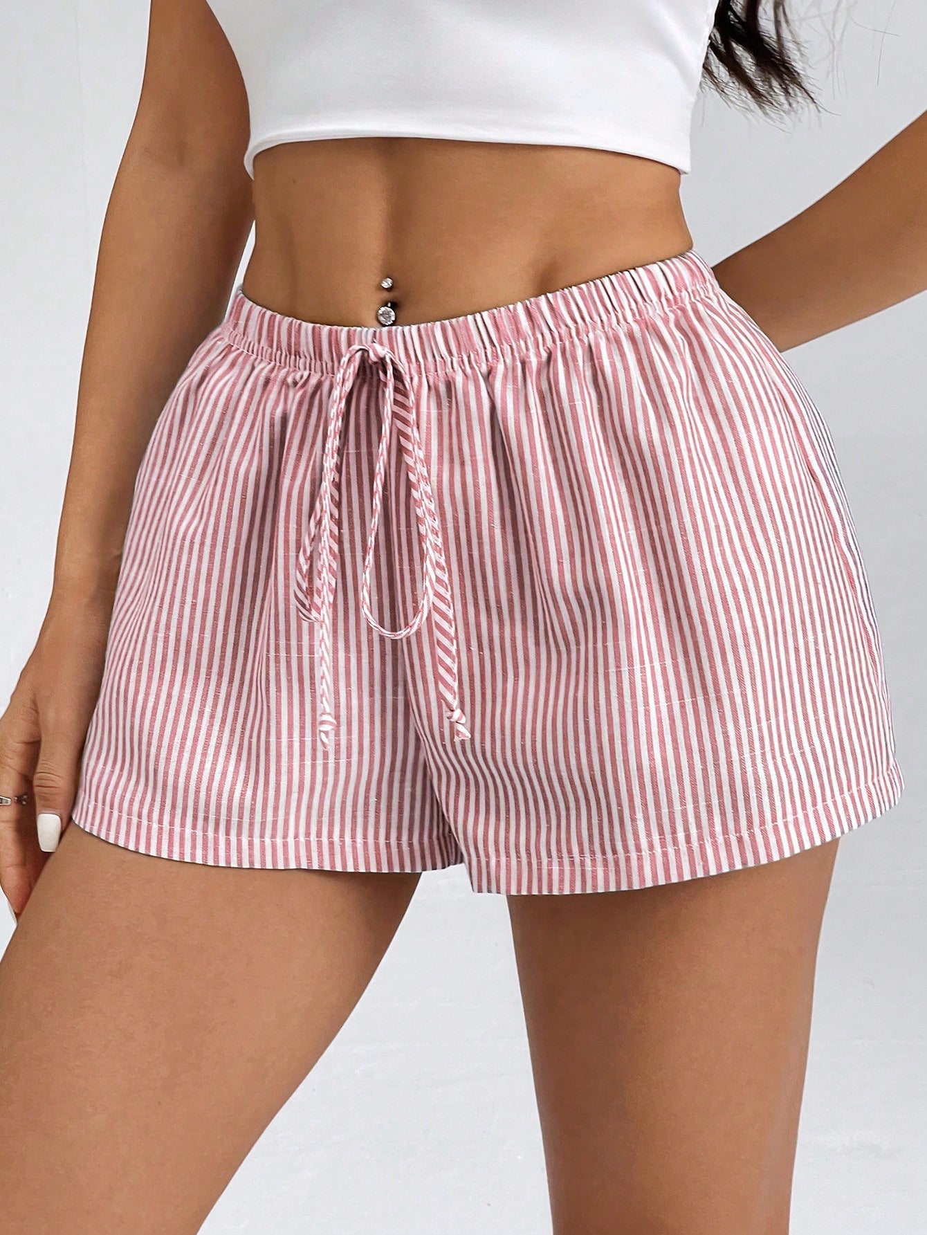 Women'S Solid Color Elastic Waistband Shorts With Slanted Pockets