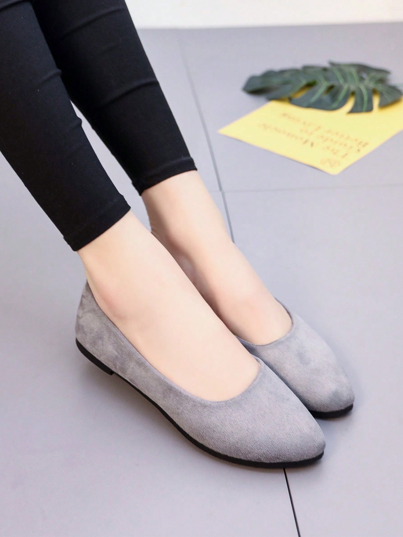 Flat Slip-On Loafers, Spring/Autumn New Shallow Mouth Soft Bottom Pointed Toe Anti-Skid Casual Fashion Mommy Shoes