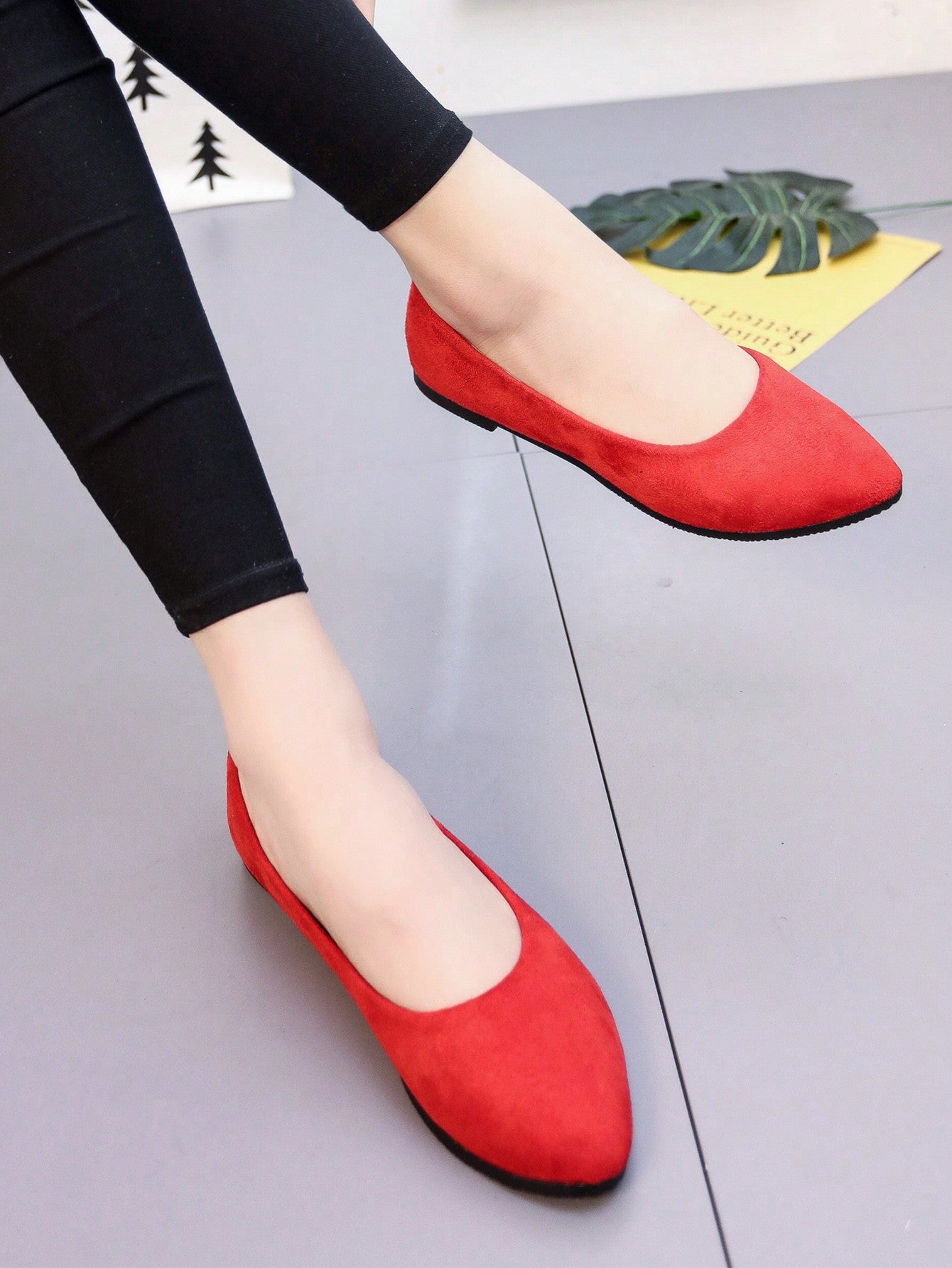 Flat Slip-On Loafers, Spring/Autumn New Shallow Mouth Soft Bottom Pointed Toe Anti-Skid Casual Fashion Mommy Shoes