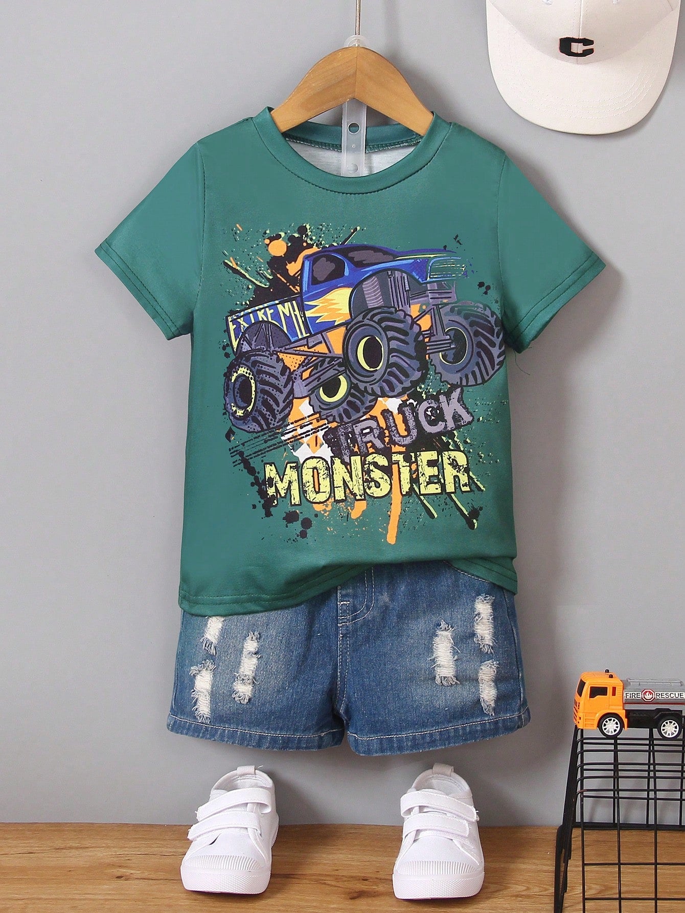 Young Boy's Car & Letter Print T-Shirt