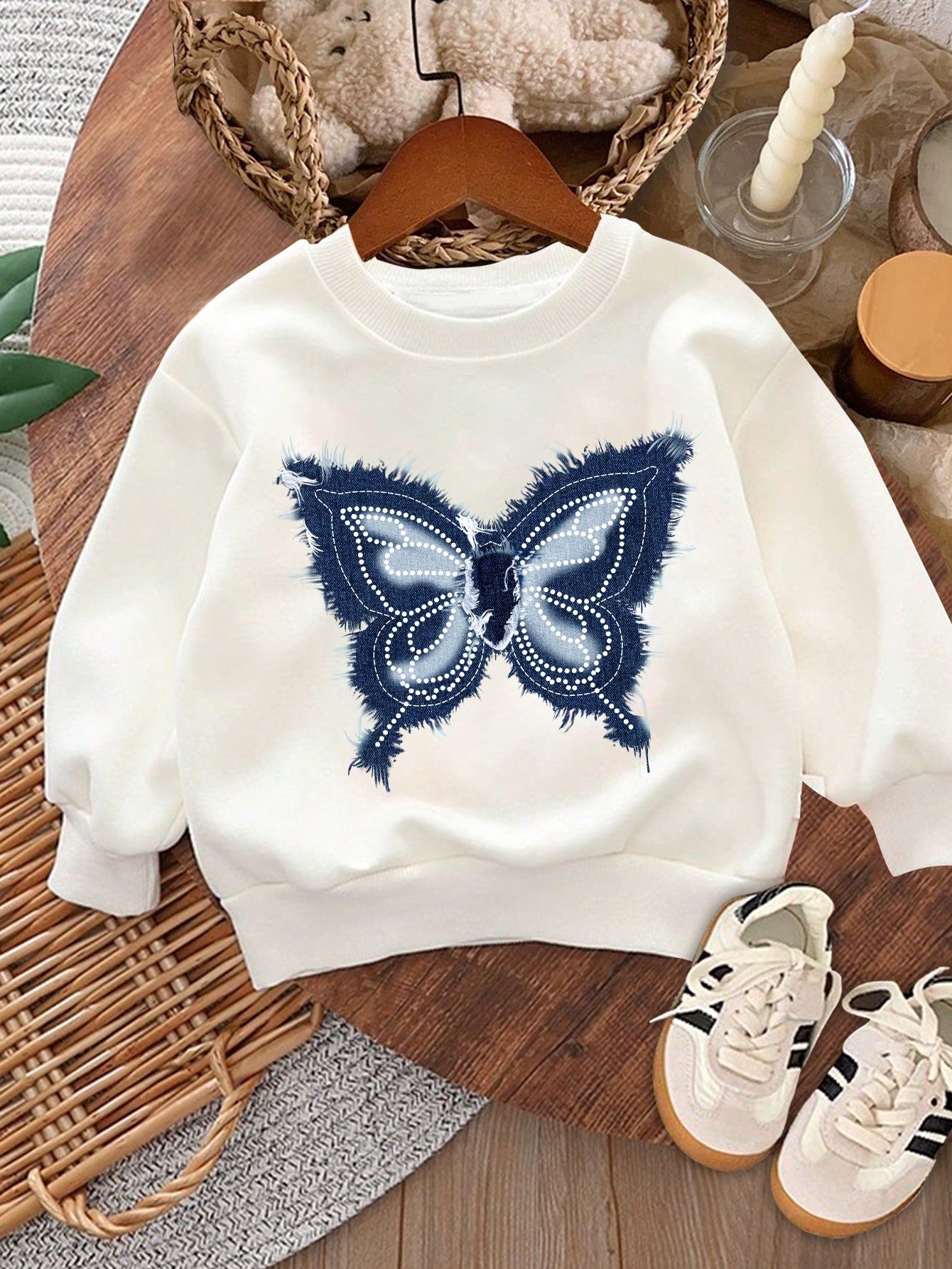 Young Girls' Casual White Knitted Long Sleeve Sweatshirt With Simple And Relaxing Scenery Pattern, Comfortable For Daily Wear In Fall And Winter, Suitable For Back To School Outfits, Funny Sweatshirt Back Design