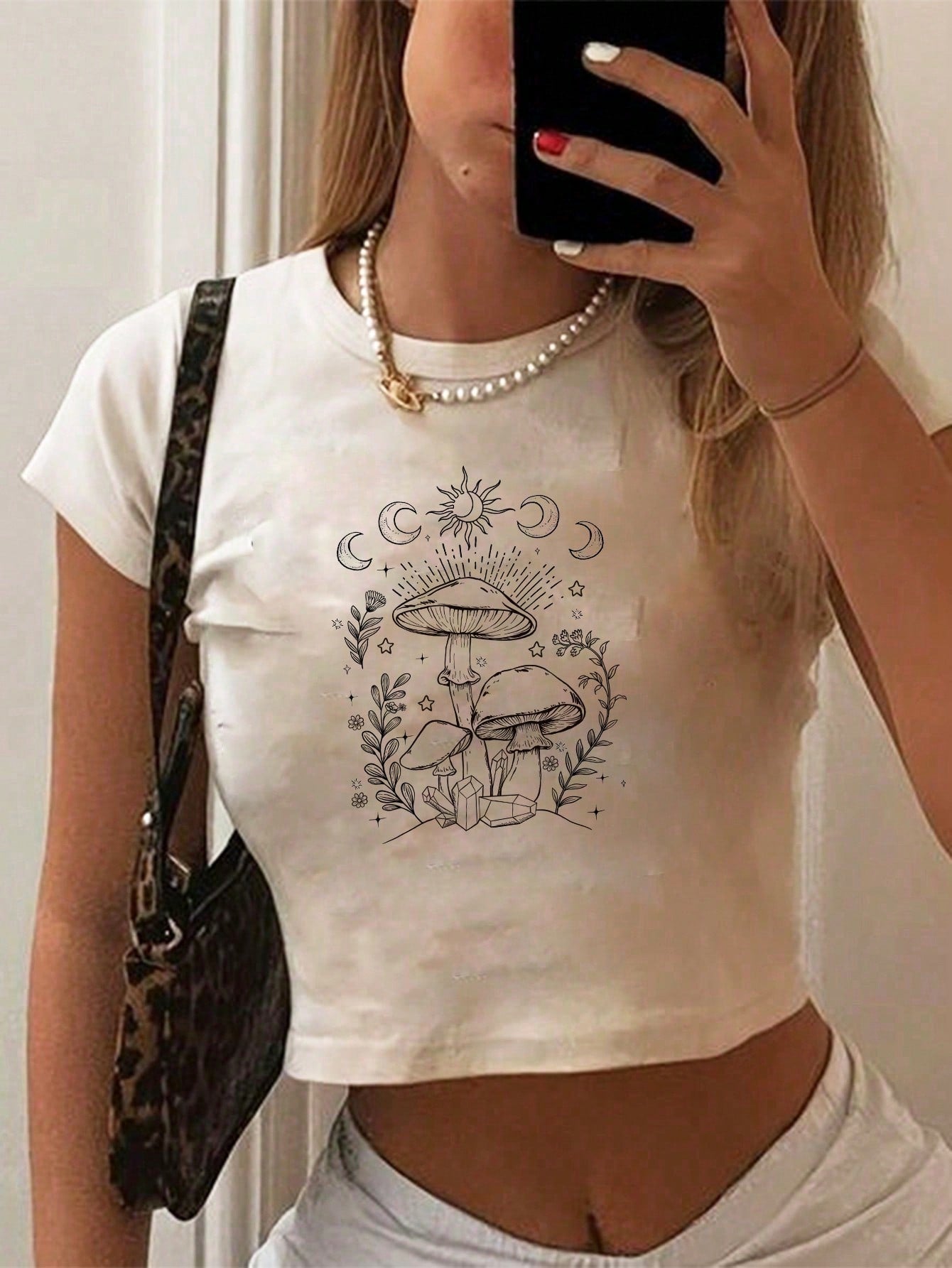 Casual And Simple White Round Neck Short Sleeve Tight Women's T-Shirt With Car Print, Suitable For Summer