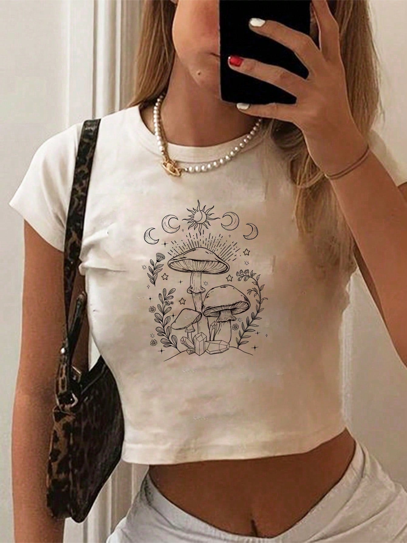 Casual And Simple White Round Neck Short Sleeve Tight Women's T-Shirt With Car Print, Suitable For Summer, KEEP CLASSIC ALIVE VINTAGE Live A Modern Life The Soul Seeks Adventure And Exploration, Pushing Us Beyond Our Comfort Zones To Find New Horizons And