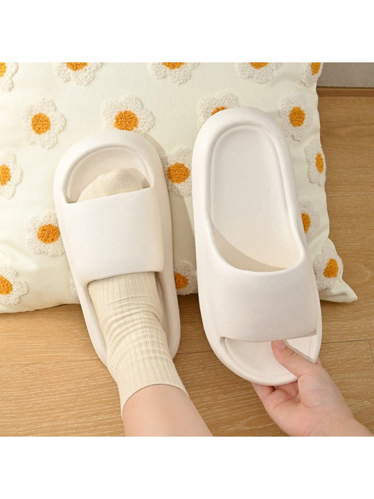 3cm Yellow Minimalist Design Thick Sole Soft & Comfortable Women House/Bath Slide Slippers