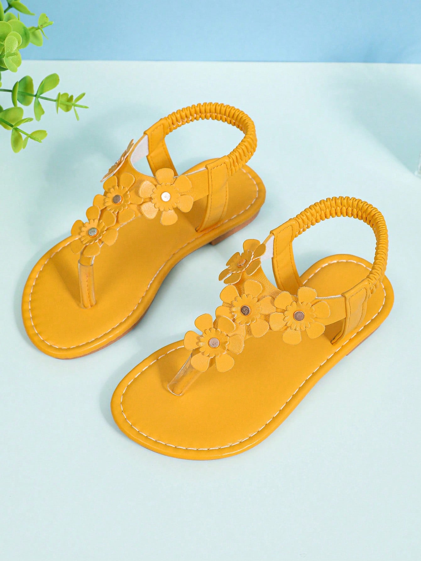 1pair Handmade Beaded Roman Sandals For Infant Girls, Flower Design, Round Toe & Open Clip, Comfortable & Lovely Flat Beach Sandals Suitable For Holiday, Leisure, Outdoor Gatherings In Summer For 3-12 Years Old