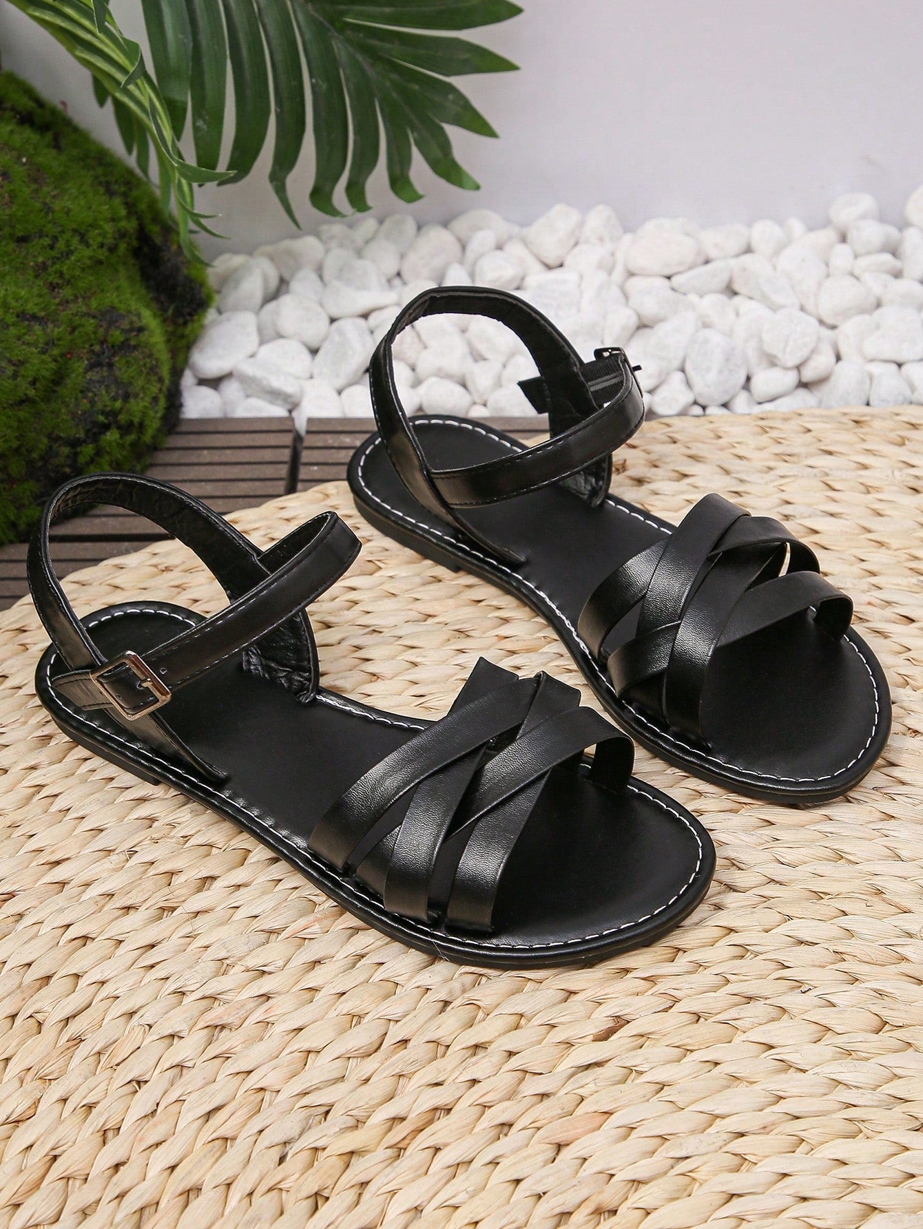 1pair Girls' Round Toe Flat Sandals, Hollow-Out Closed Toe Roman Shoes, Casual Shoes