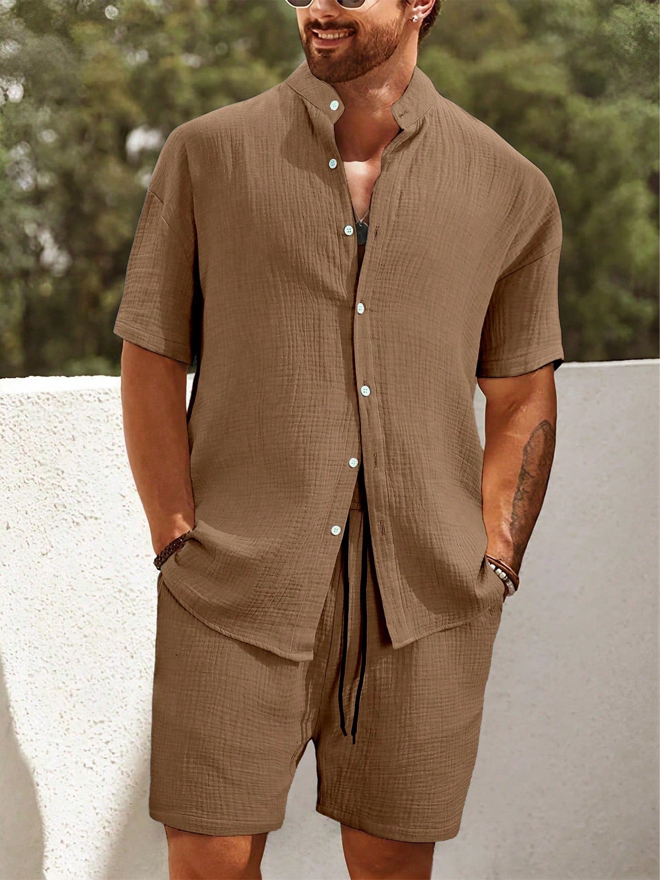 Men Solid Button Up Shirt & Drawstring Waist Shorts