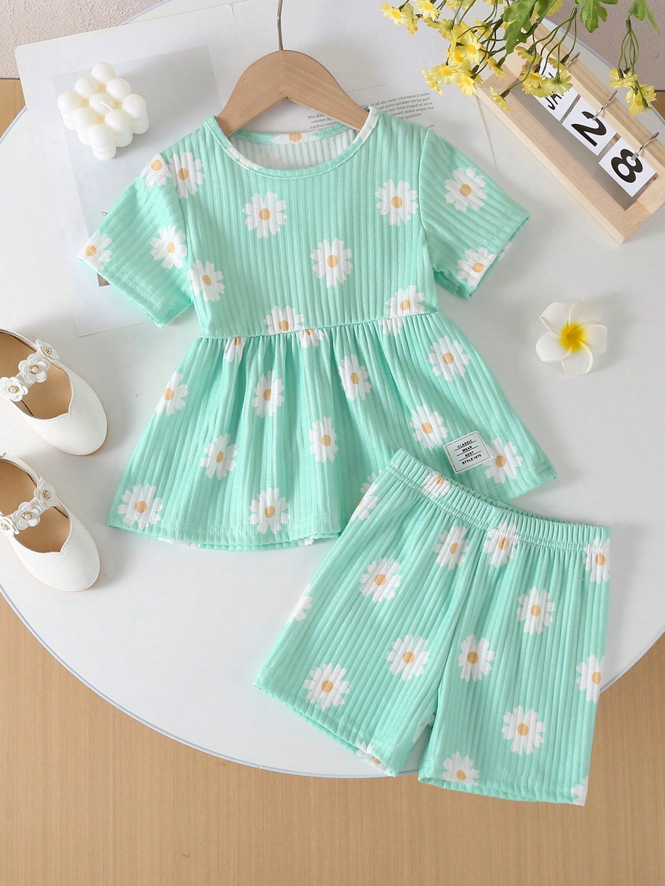 Young Girl Floral Printed Short Sleeve Round Neck Top And Shorts Set