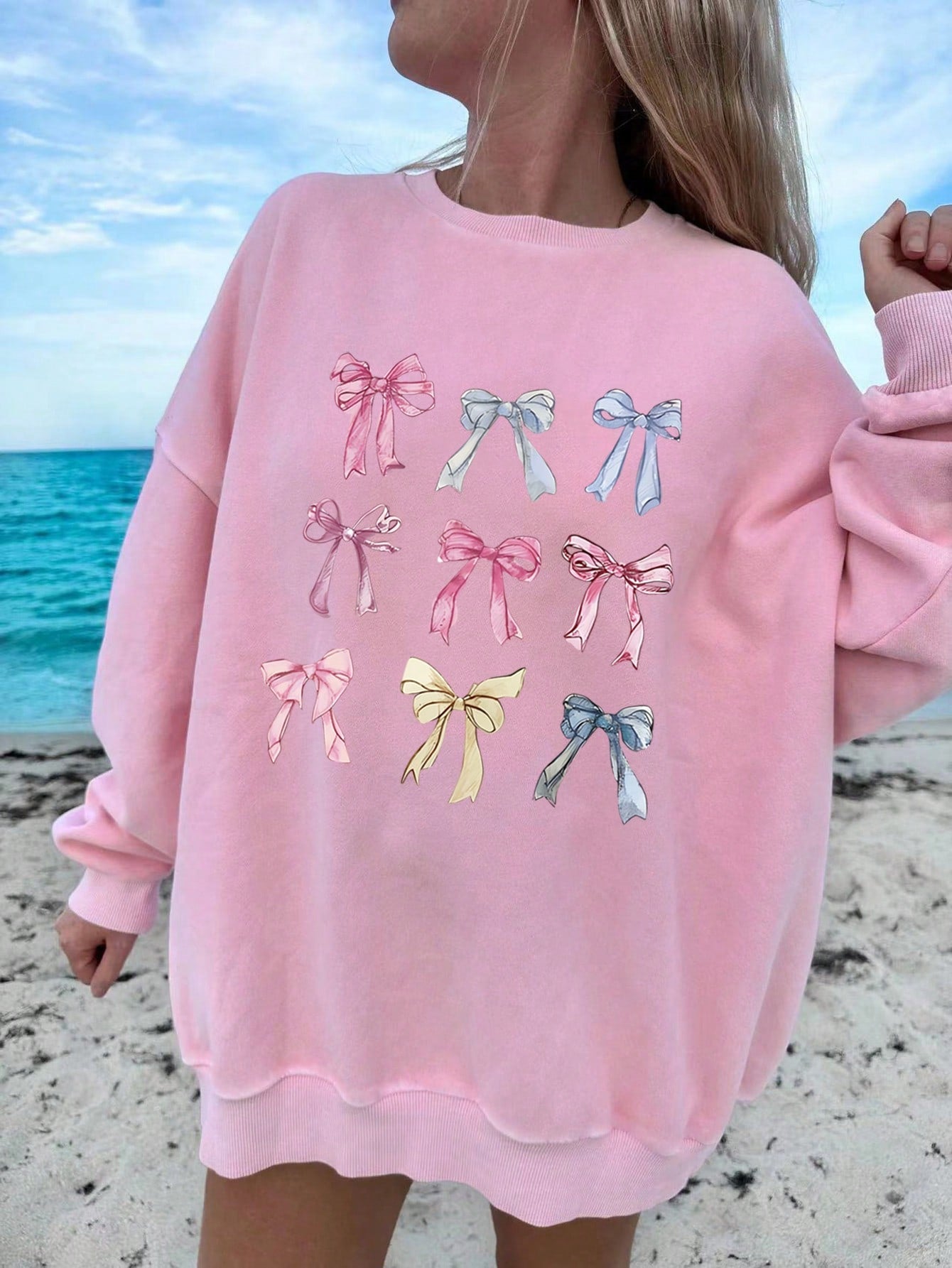 Women's Round Neck Butterfly Print Long Sleeve Sweatshirt With Pullover Design