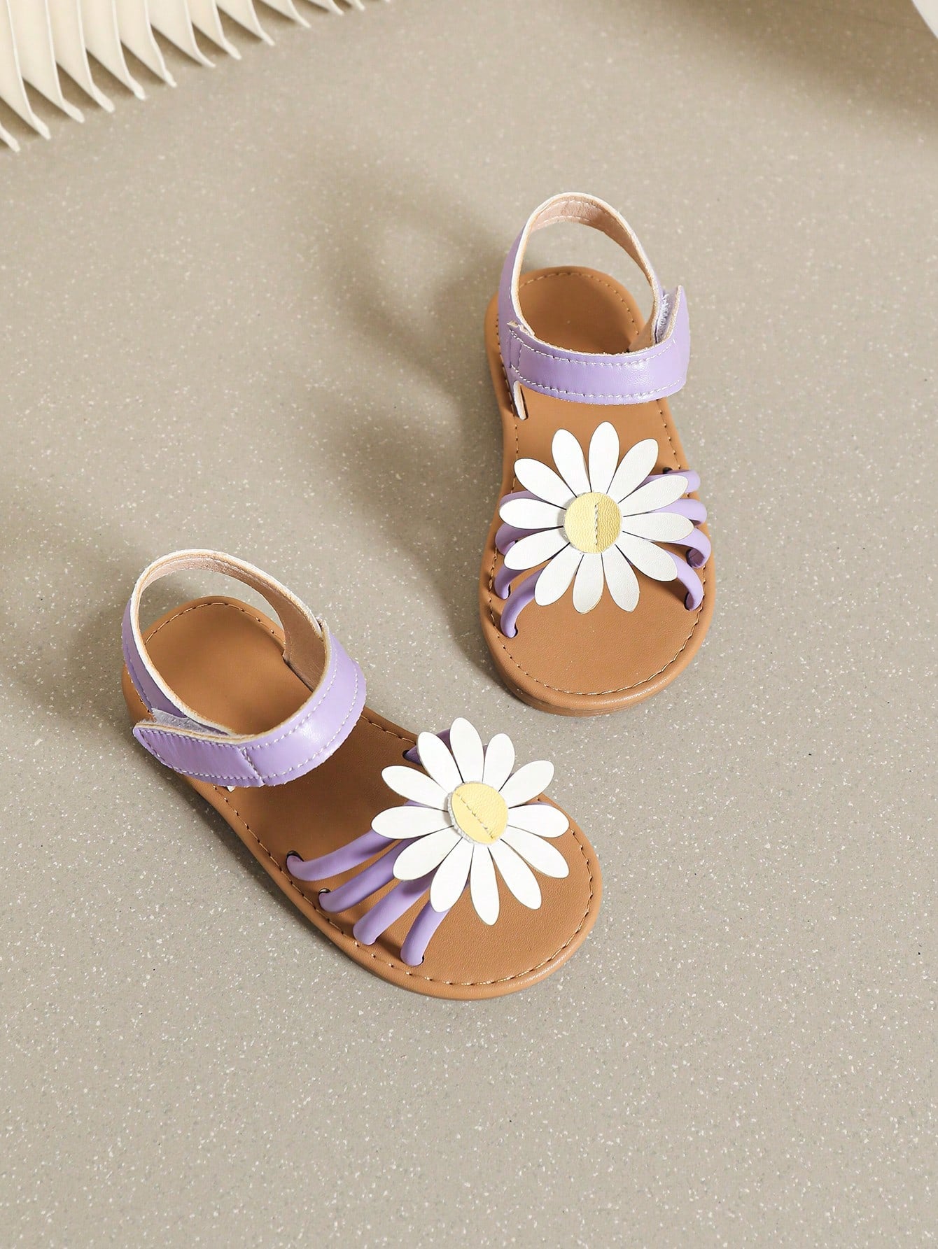 Girls' Sandals, New Summer Soft-Sole Daisy Open-Toe Hook-And-Loop Princess Shoes For Big Kids, 3 Colors