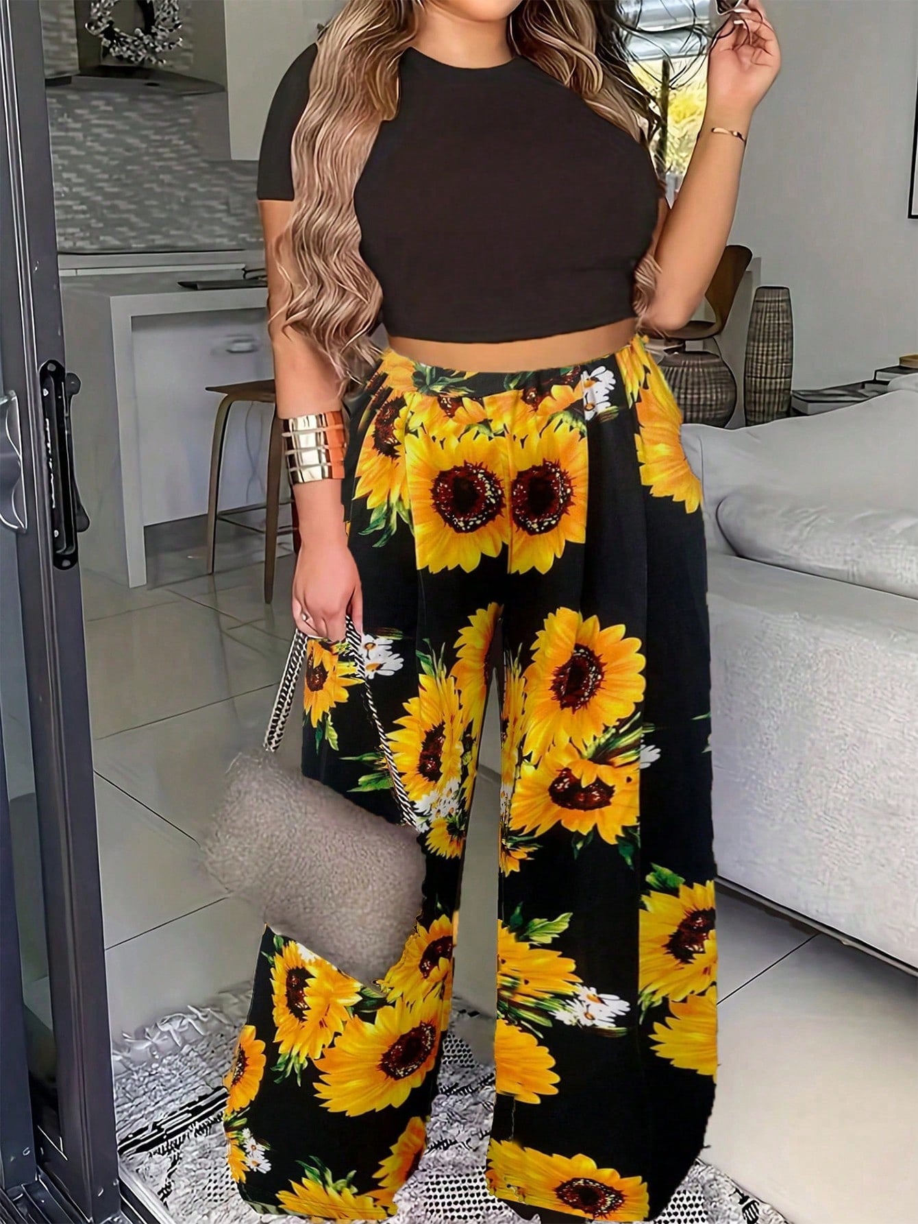 Plus Solid Crop Tee & Floral Print Wide Leg Pants