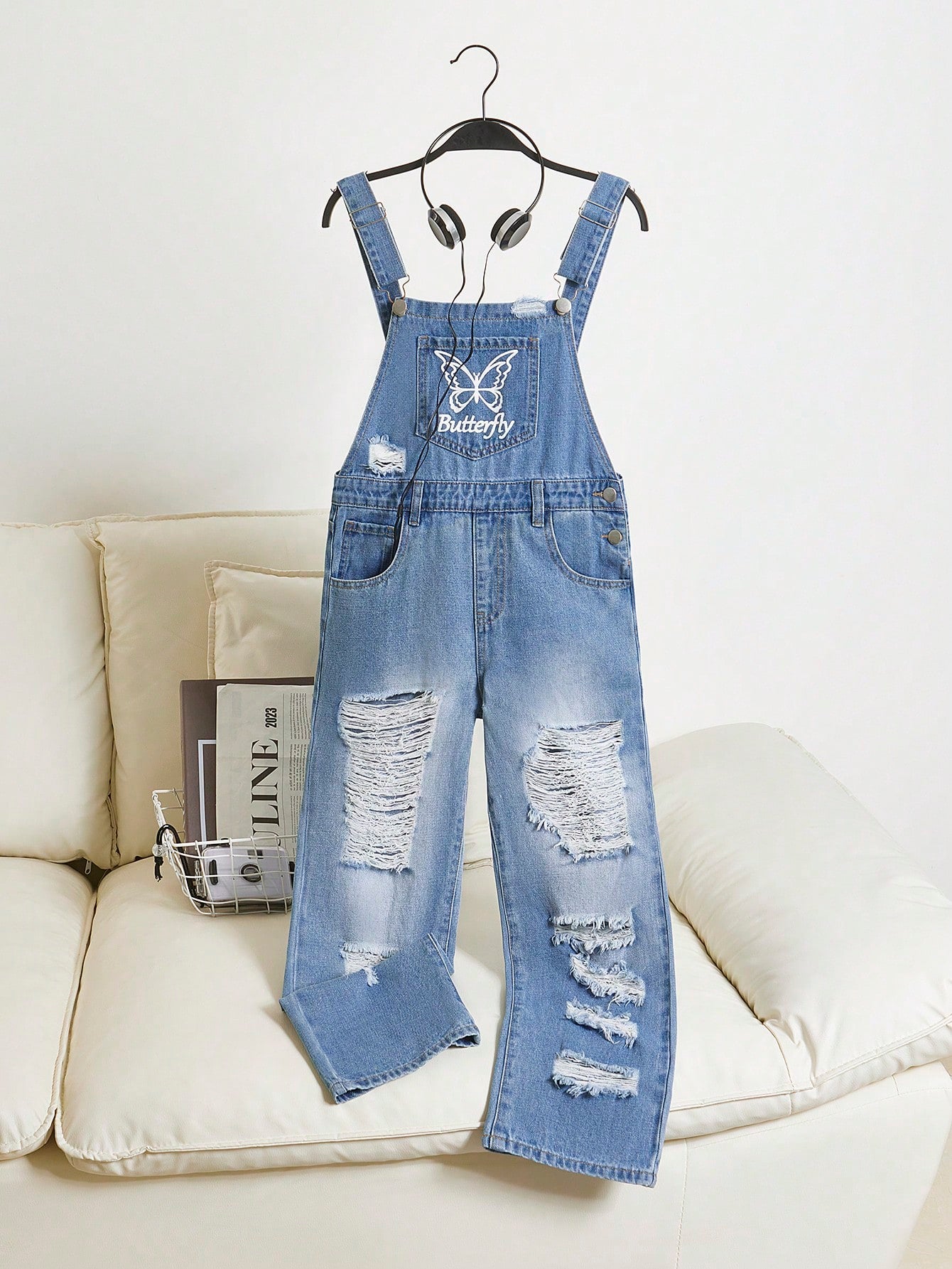 Trendy Asymmetrical Ripped Denim Bib & Brace Trousers With Butterfly & Letter Print For Tween Girls