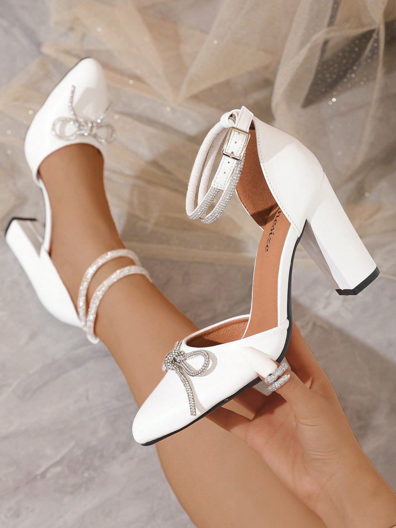 White High-Heeled Shoes With Straps