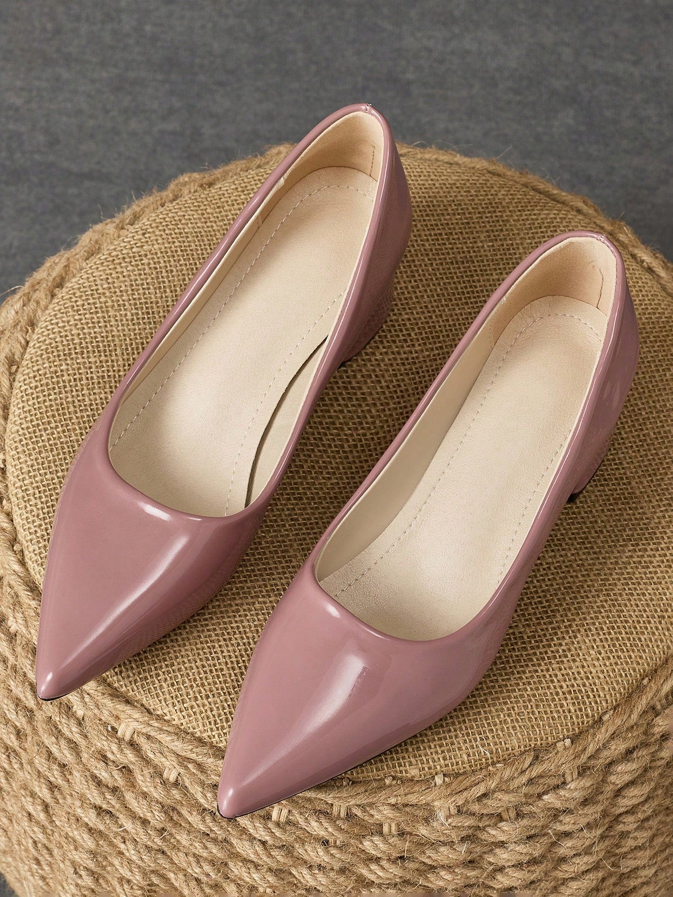 Women's Fashionable Green Pointed-Toe Shallow Mouth Pump Shoe With Blue Stone Texture, Beige Heel, Ideal For Holidays, Shopping, Outdoor Activities, Available In Red, Yellow, Vintage Casual Style, High-Grade Black Flat Shoe