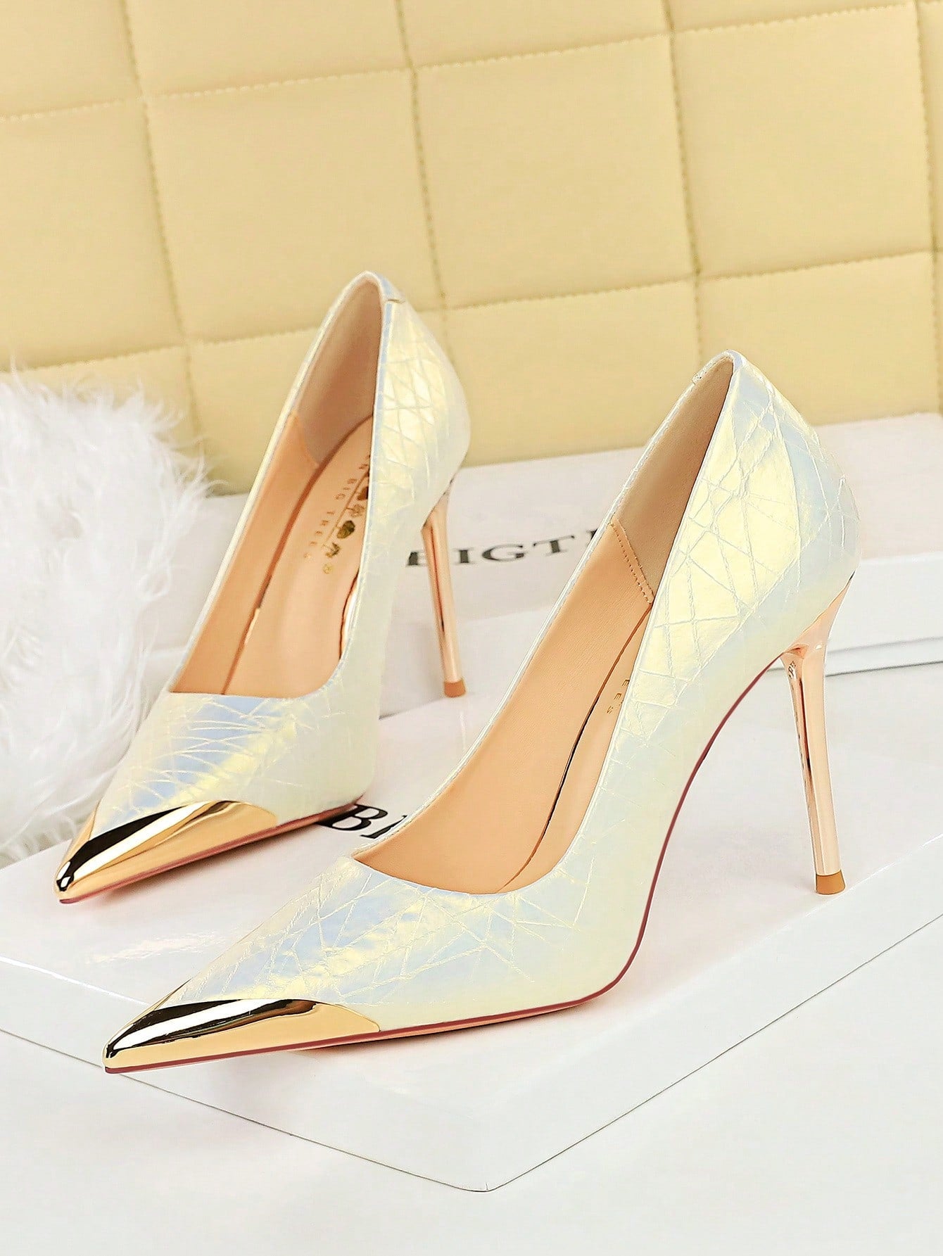 Retro High Heel Pumps Women's Metal Pointed Toe Cracked Leather Party Dress Shoes