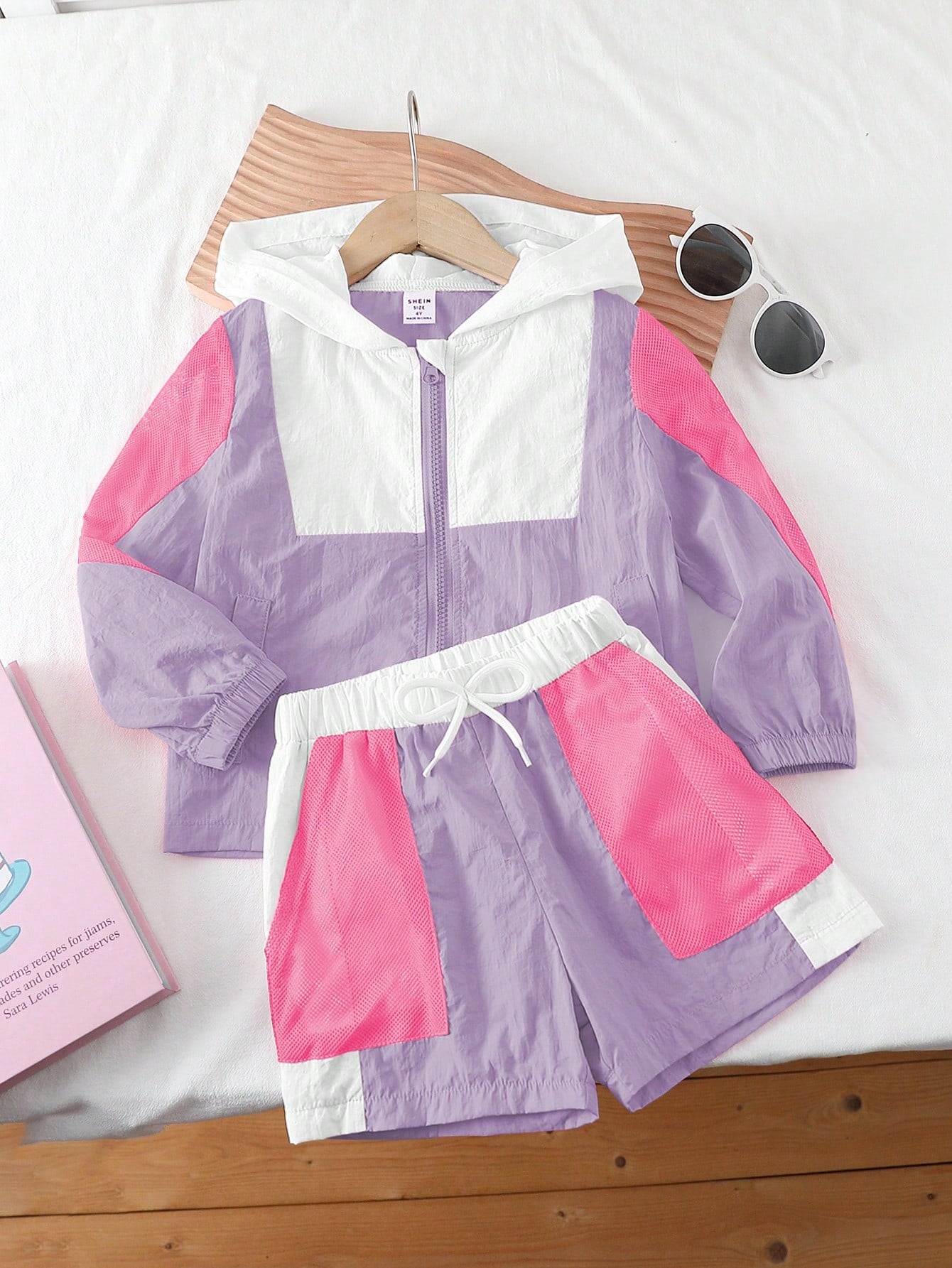 Streecool Kids 2pcs Young Girl Casual Sports All-Match Stylish White & Light Pink Color Block Mesh Zip-Up Hooded Jacket And Shorts Set, Suitable For Running, Exercise, Outdoors, Parties, Parent-Child Activities, Summer Or Fall, Breathable, Comfortable And