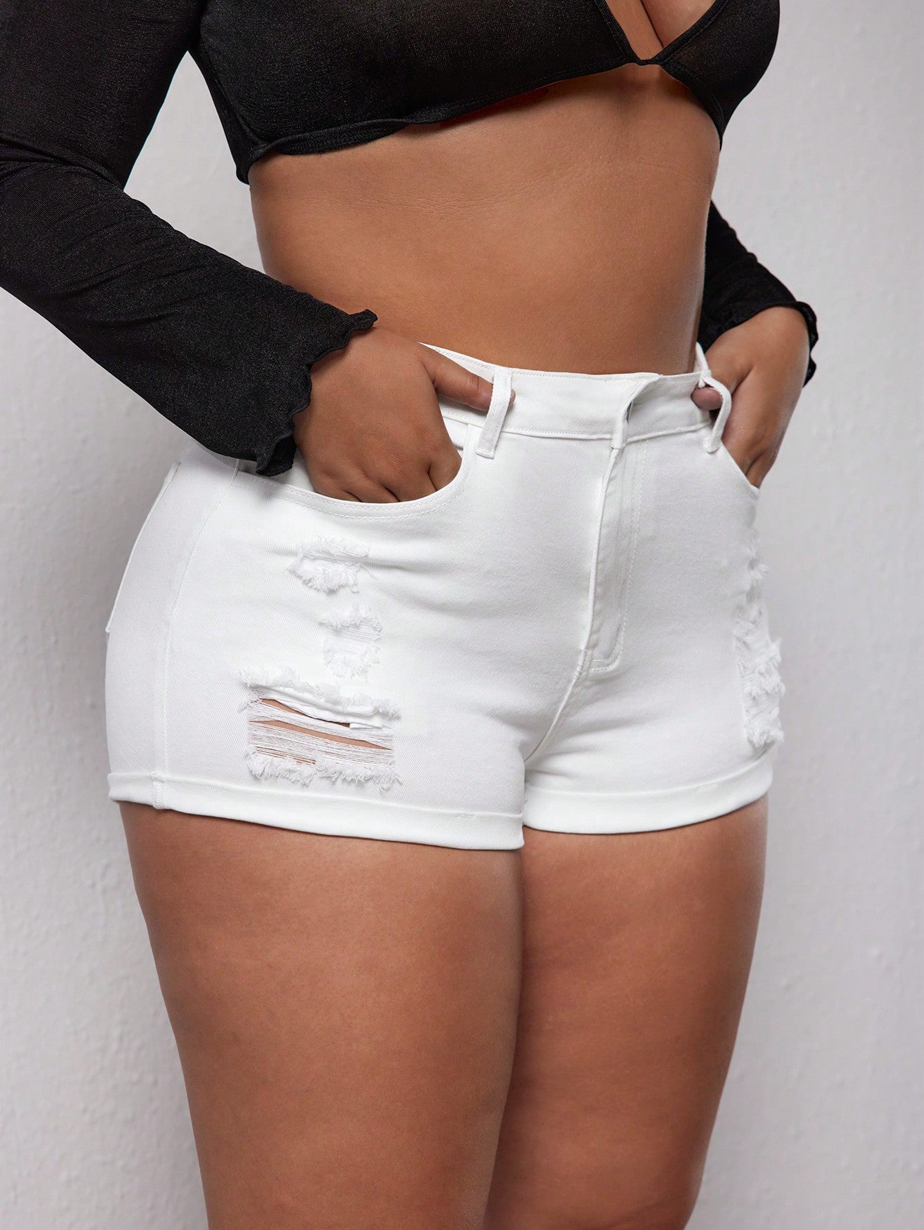 Plus Size Women\ Casual Denim Shorts With Pockets, Distressed And Rolled Hem