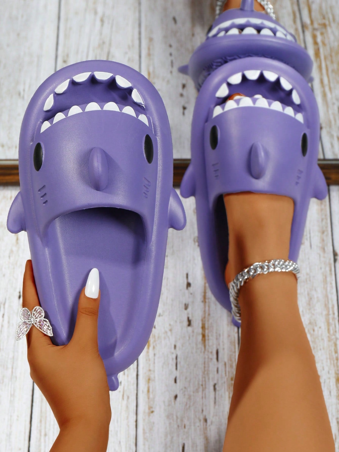 Fashionable Shark Design Home Slippers, Plastic Soft Non-Slip Outdoor Couples Beach Shoes, Cute Plastic Flip-Flops