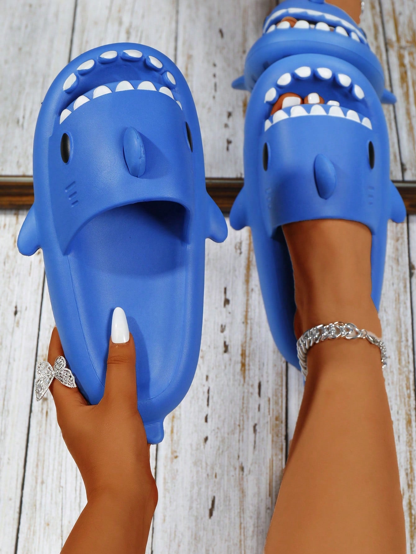 Fashionable Shark Design Home Slippers, Plastic Soft Non-Slip Outdoor Couples Beach Shoes, Cute Plastic Flip-Flops