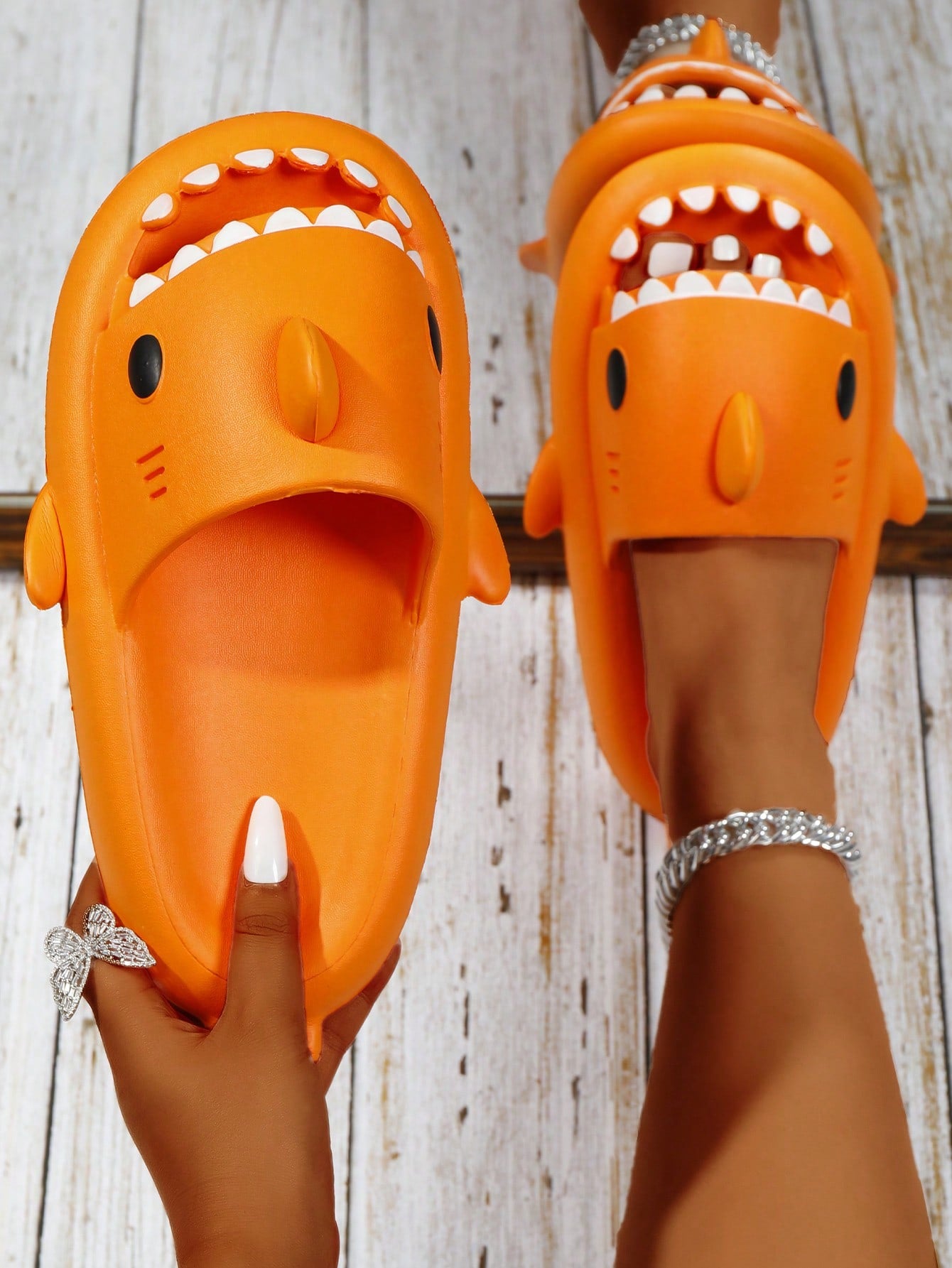 Fashionable Shark Design Home Slippers, Plastic Soft Non-Slip Outdoor Couples Beach Shoes, Cute Plastic Flip-Flops