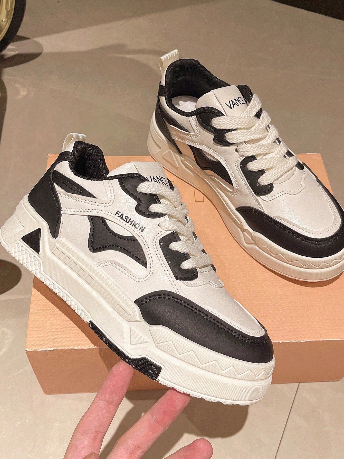 2024 New Flat Heel White Sneakers For Men And Women, Casual Sports Shoes, Fashionable Classic Student Shoes