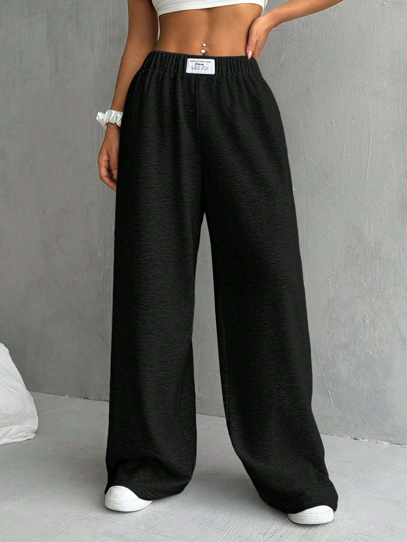 Women's Leisure Patch Detail Wide-Legged Cropped Pants