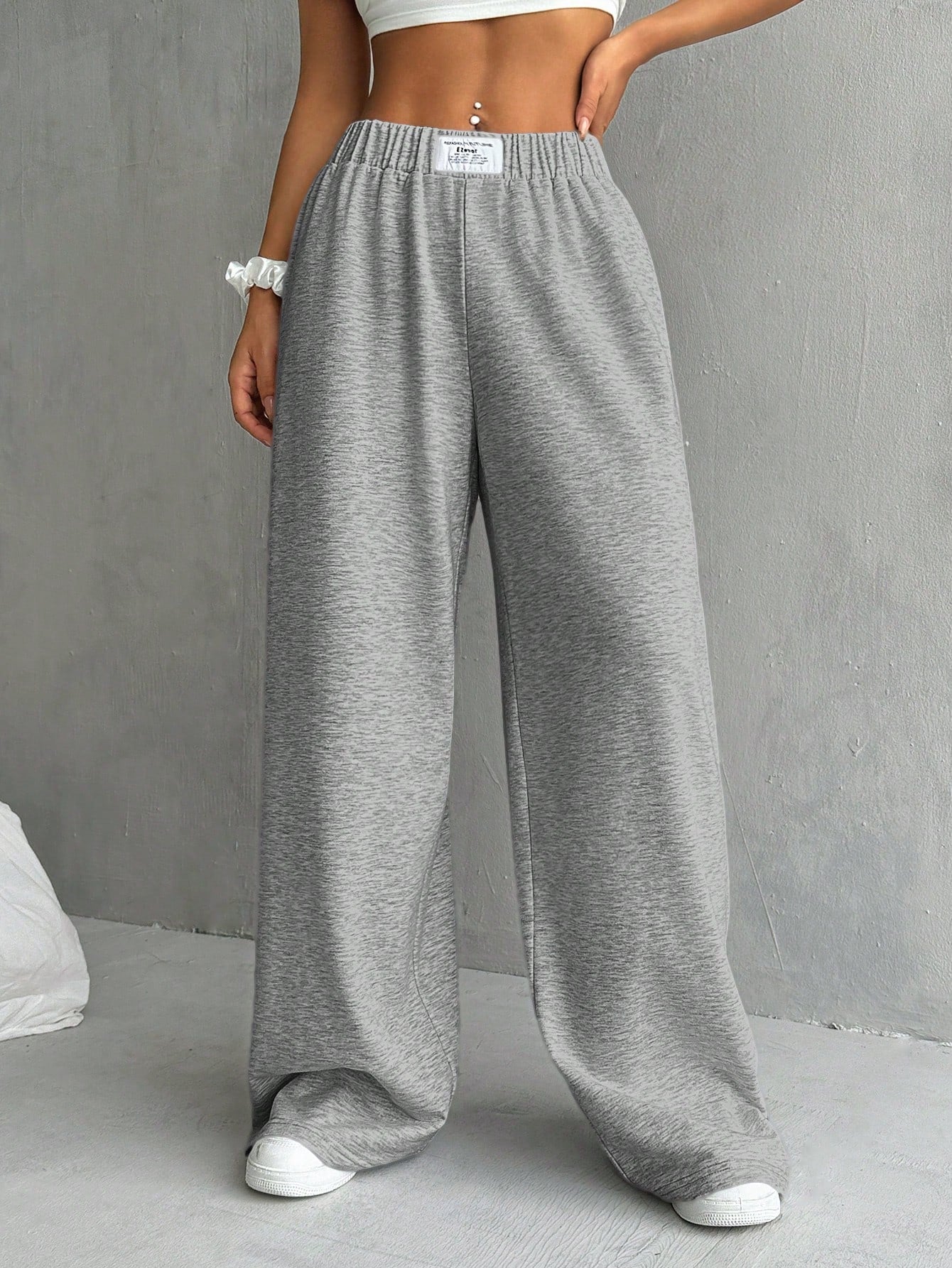 Women's Leisure Patch Detail Wide-Legged Cropped Pants