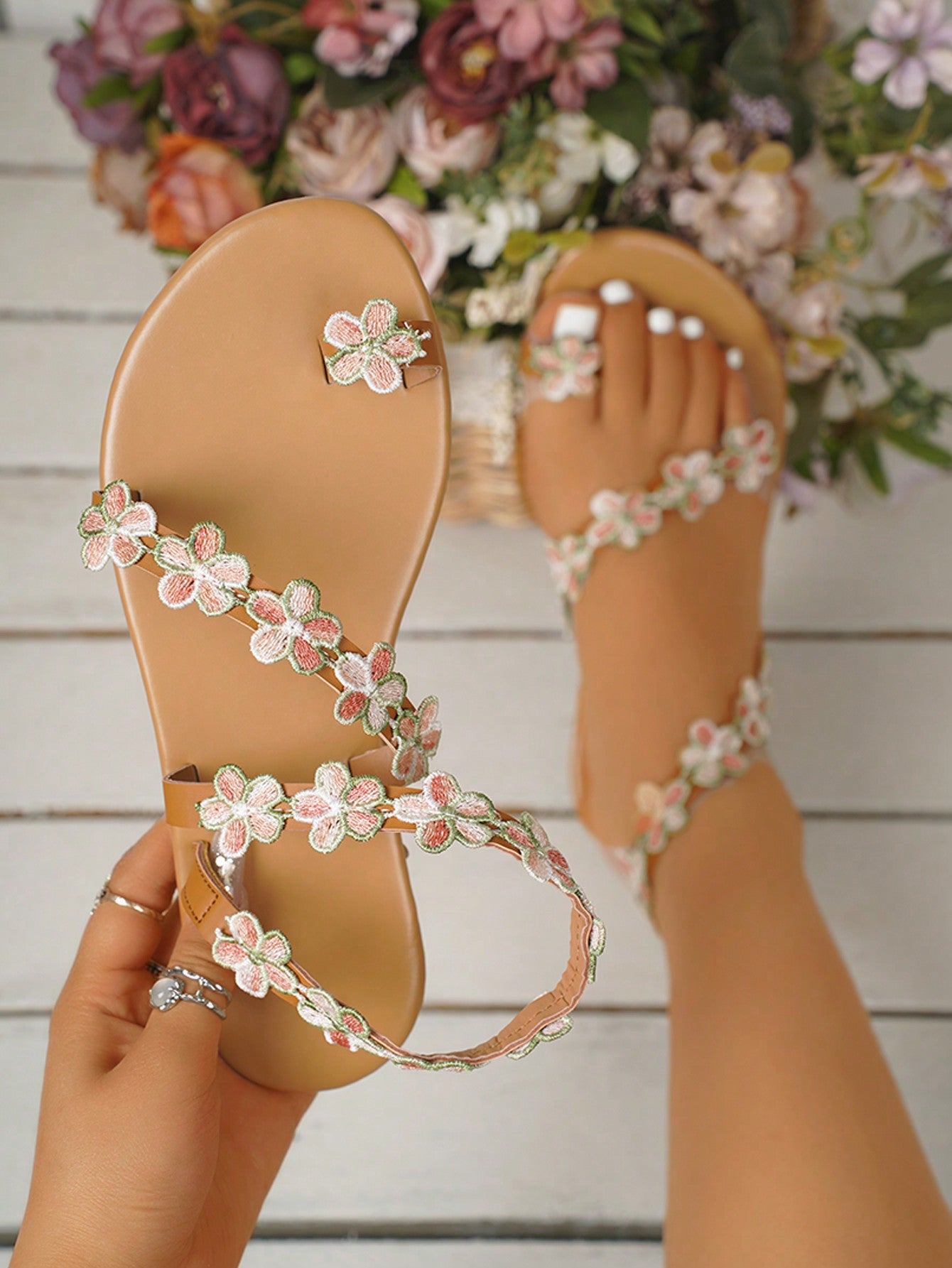 New Arrival Cross-Border Women's Plus Size Fashion Flower Decorated Flat Sandals, Beach