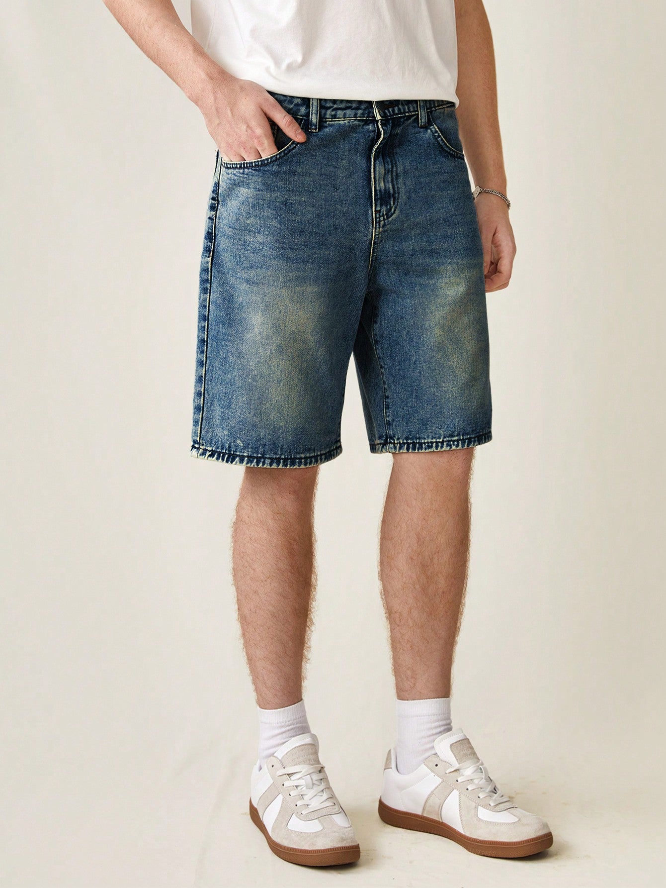 Men's Solid Color Minimalist Low Rise Zipper Fly Denim Shorts For Daily Wear Baggy Jorts Plain Light Blue Work Basic