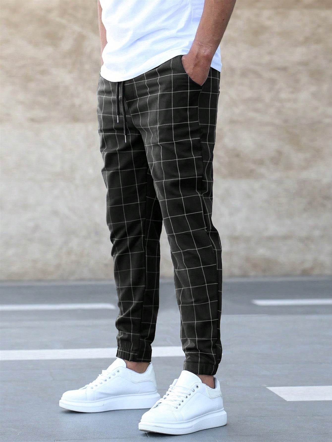 Men Grid Print Drawstring Waist Pants