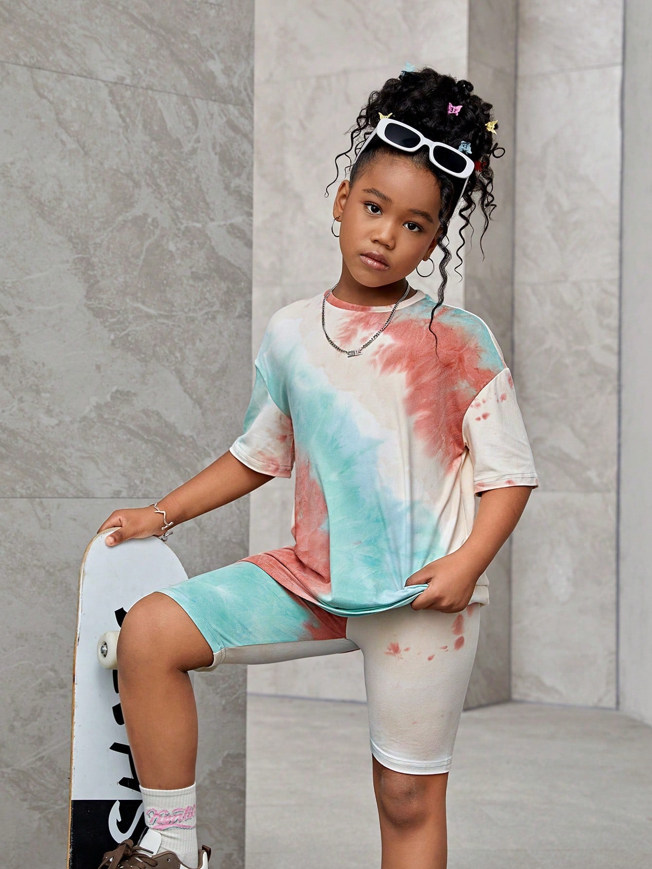 Tween Girl's Knitted Tie-Dye Round Neck Short Sleeve Top And Shorts Set, For Vacation And Leisure In Spring And Summer