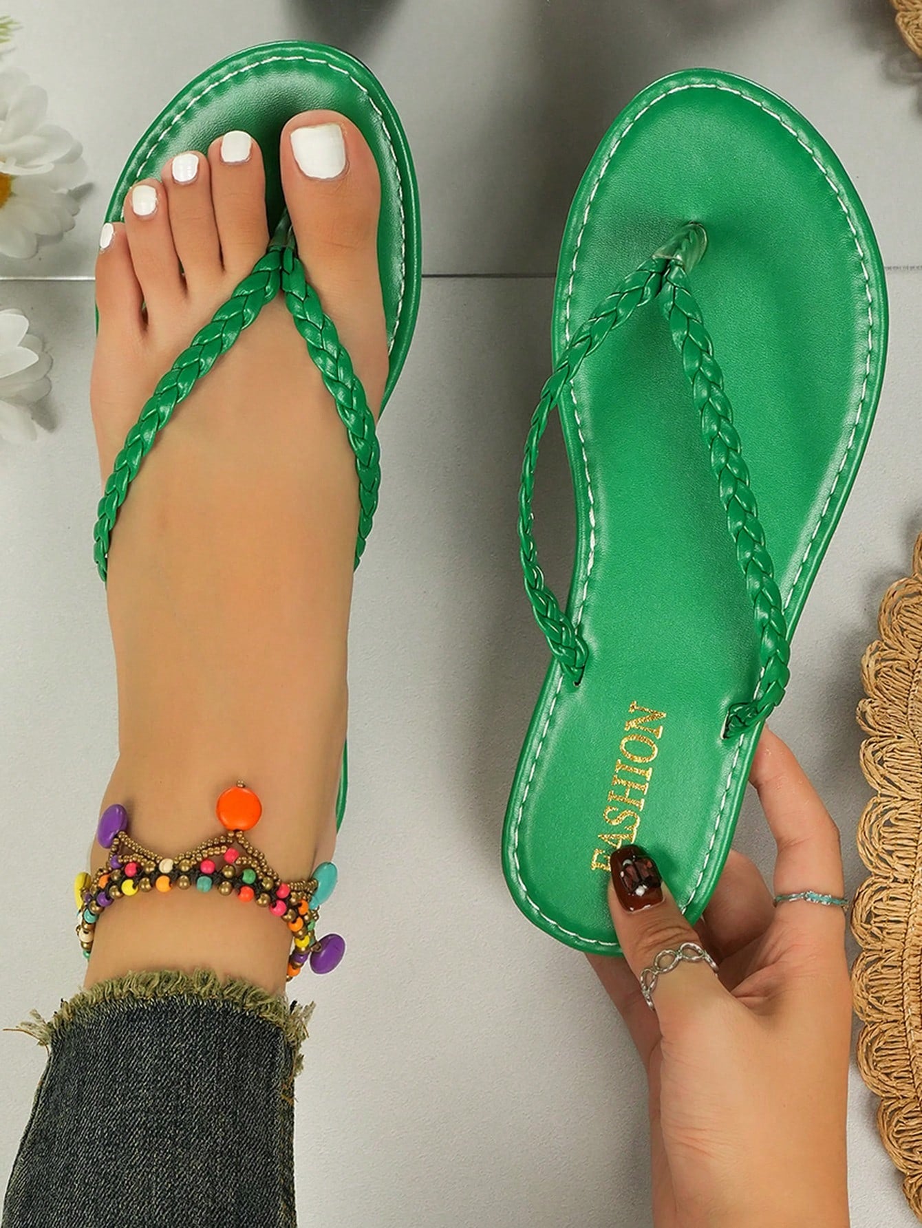 Fashionable Woven Flat Sandals Women's Toe Ring Slippers