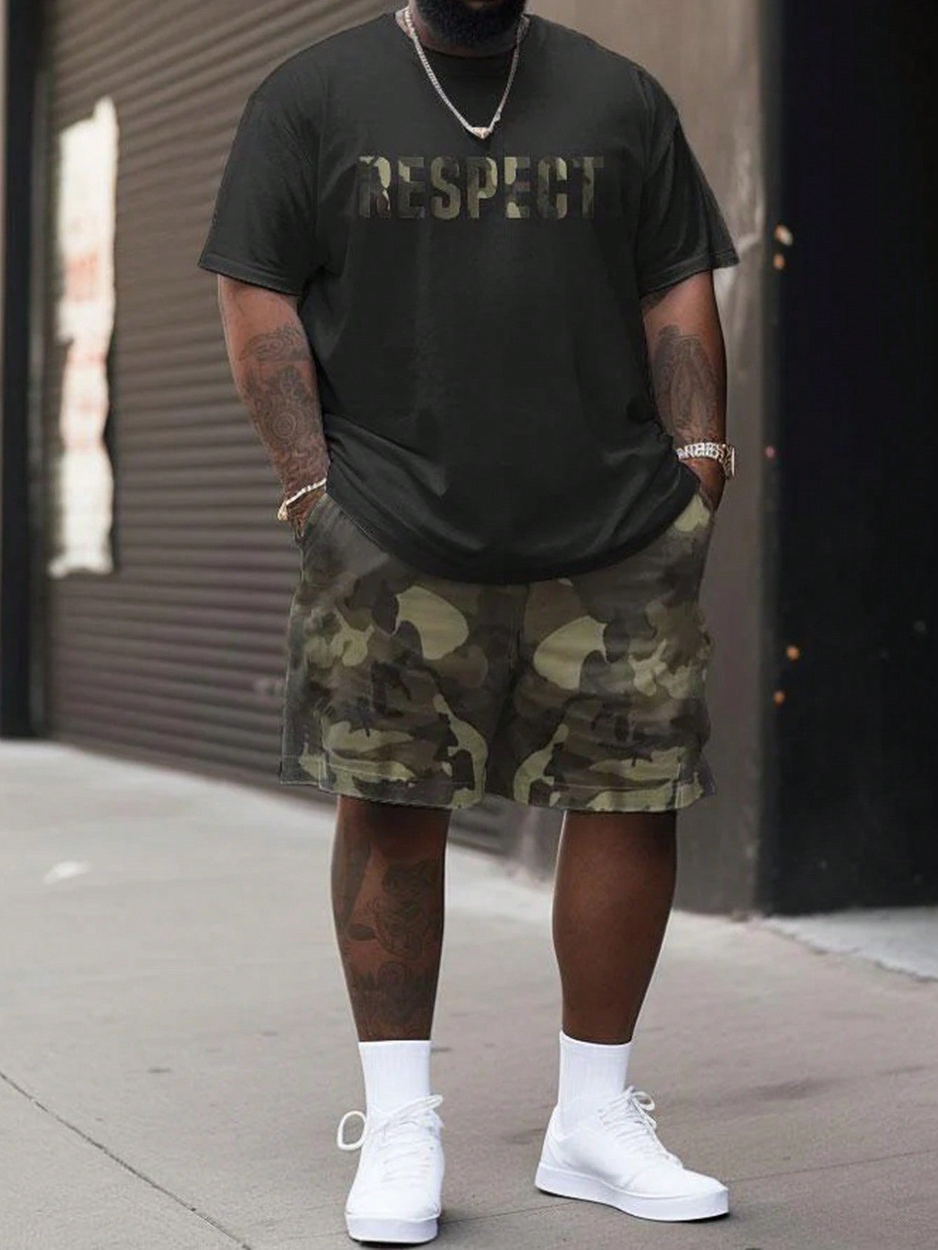 Plus Size Men Letter Graphic Tee & Camo Print Shorts