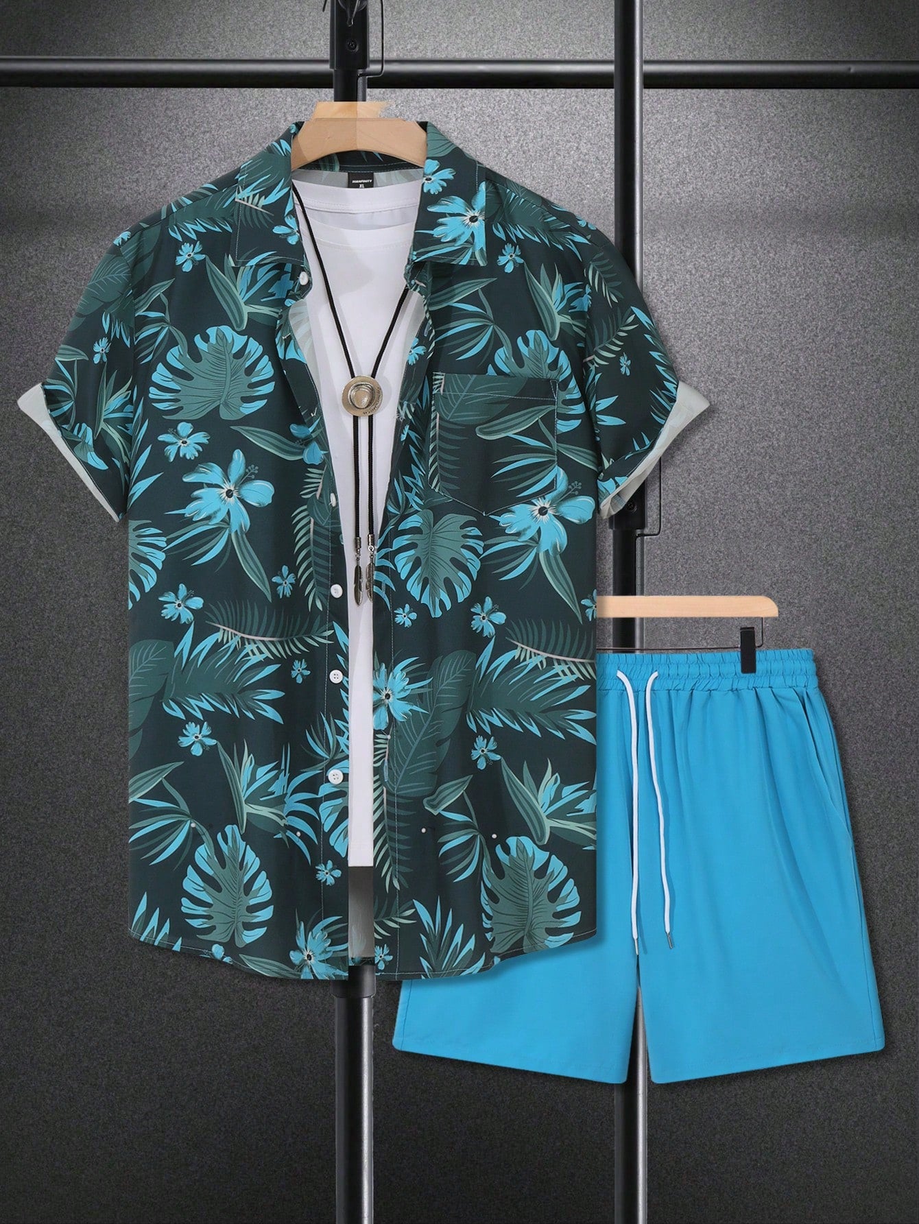 Men's Tropical Print Short Sleeve Shirt And Solid Color Shorts Casual Vacation Outfit Set