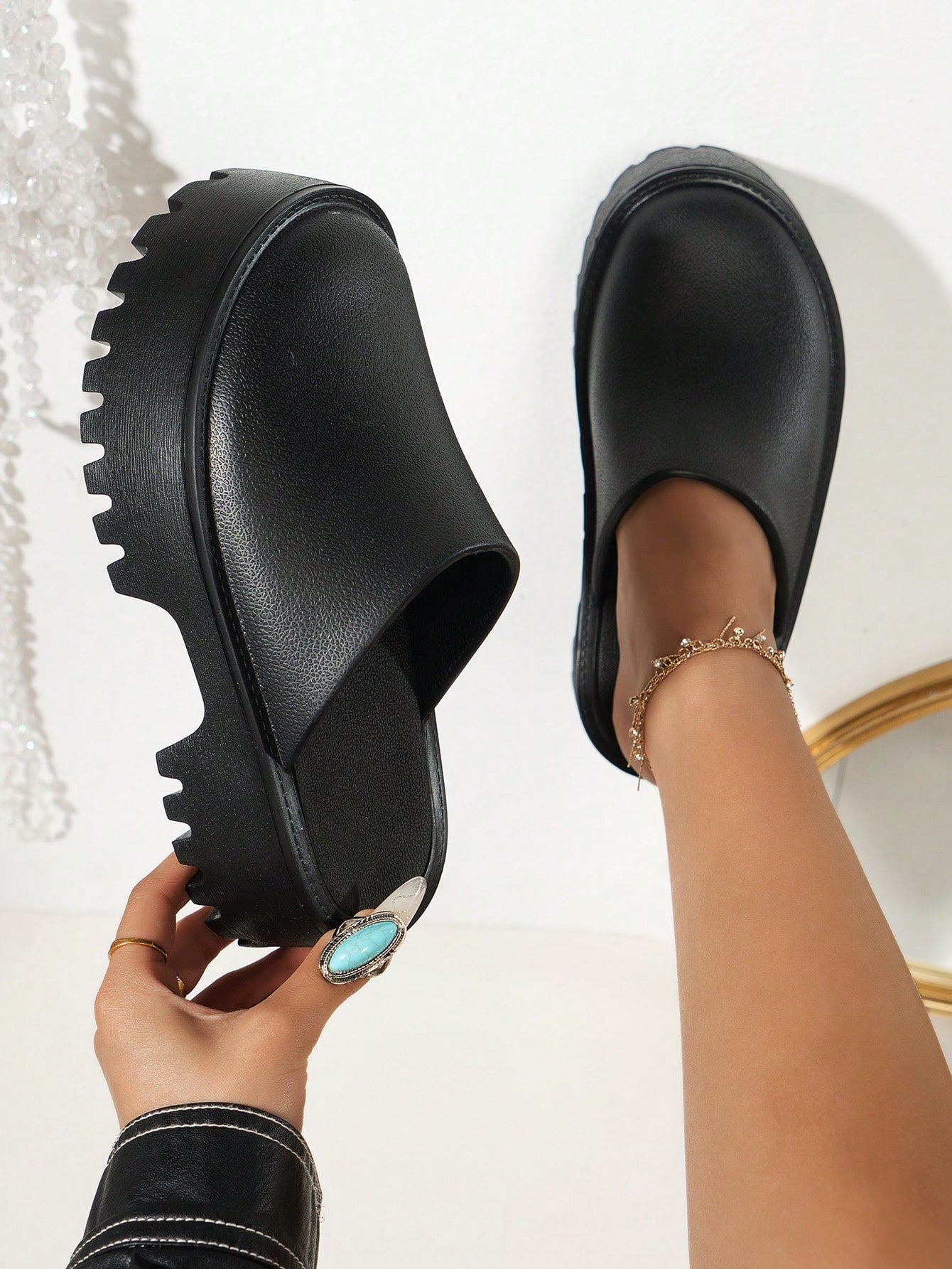 Women's Fashionable Thick-Soled Plastic Slippers With Elevated Sole, Casual Slip-On Slippers For Home And Outdoors, Platform Shoes