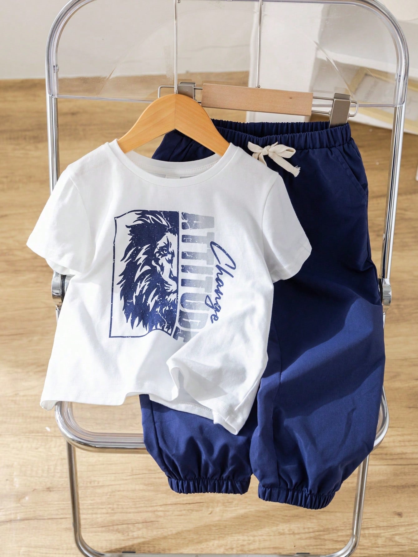 Young Boy Lion & Letter Graphic Tee & Drawstring Waist Pants