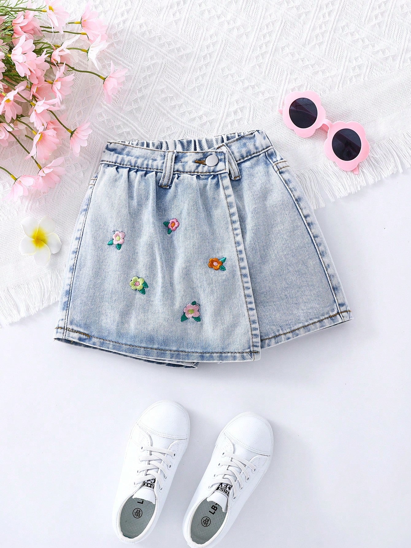 Young Girl Floral Embroidery Casual Summer Denim Shorts