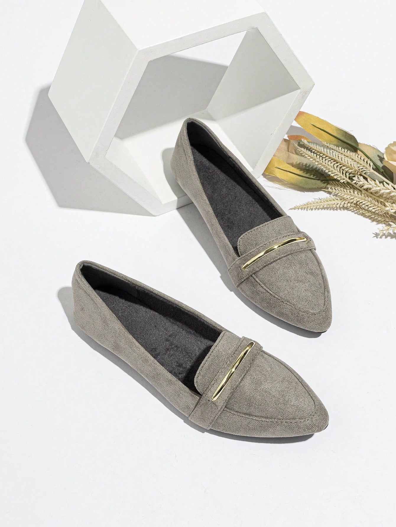Women's Fashionable Elegant Pointed Toe Loafers Flat Shoes